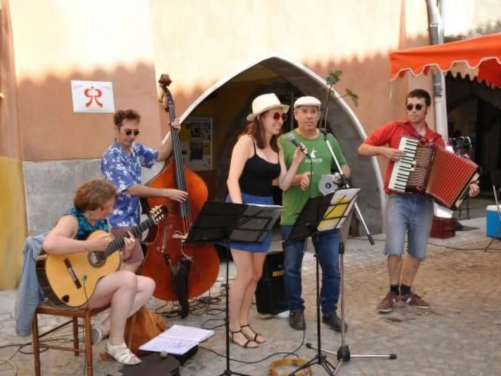 "Haus der Olivenbäume"-Dehors