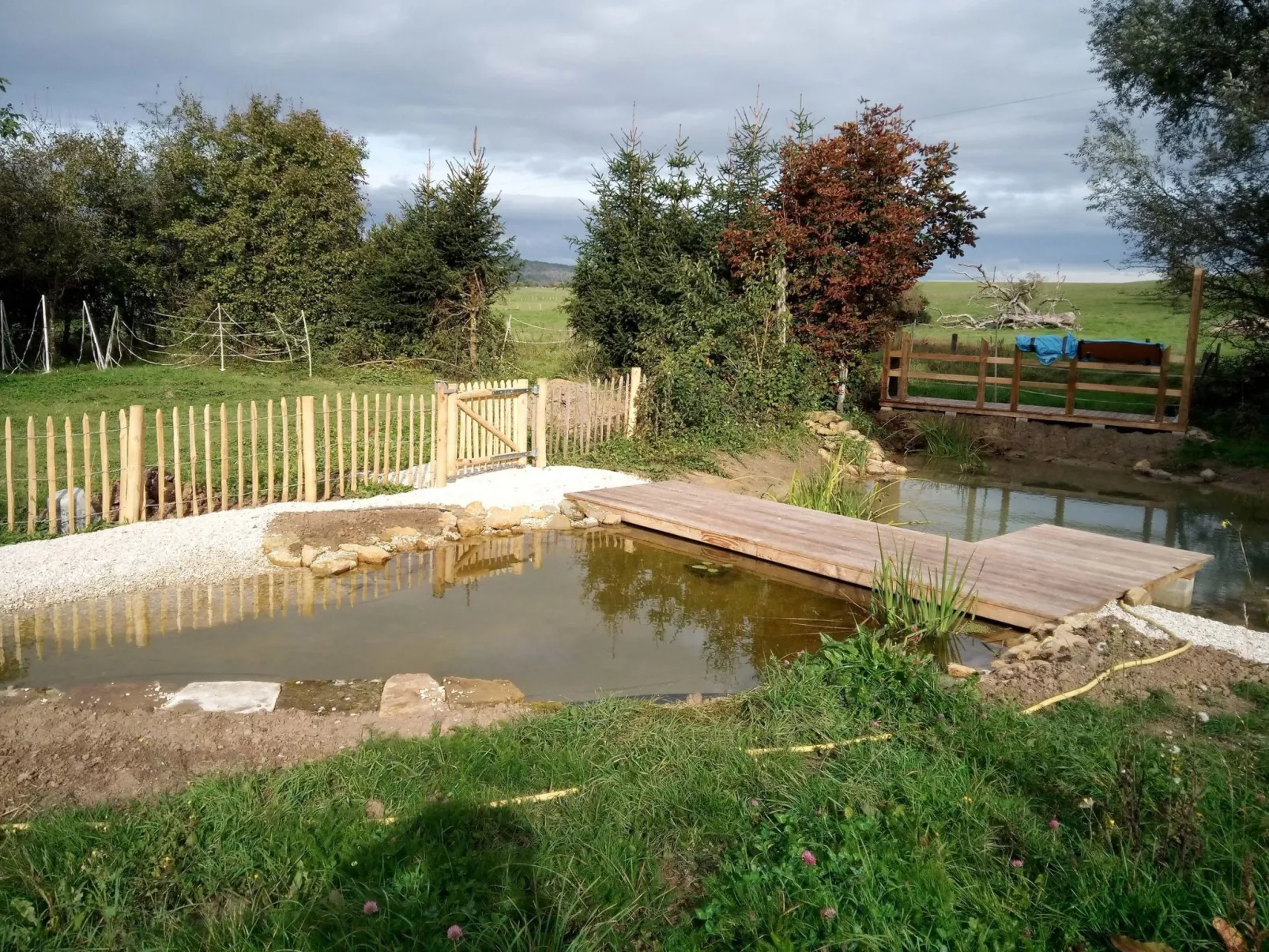 In Celles-En-Bassigny  umzäunter Garten-Dehors