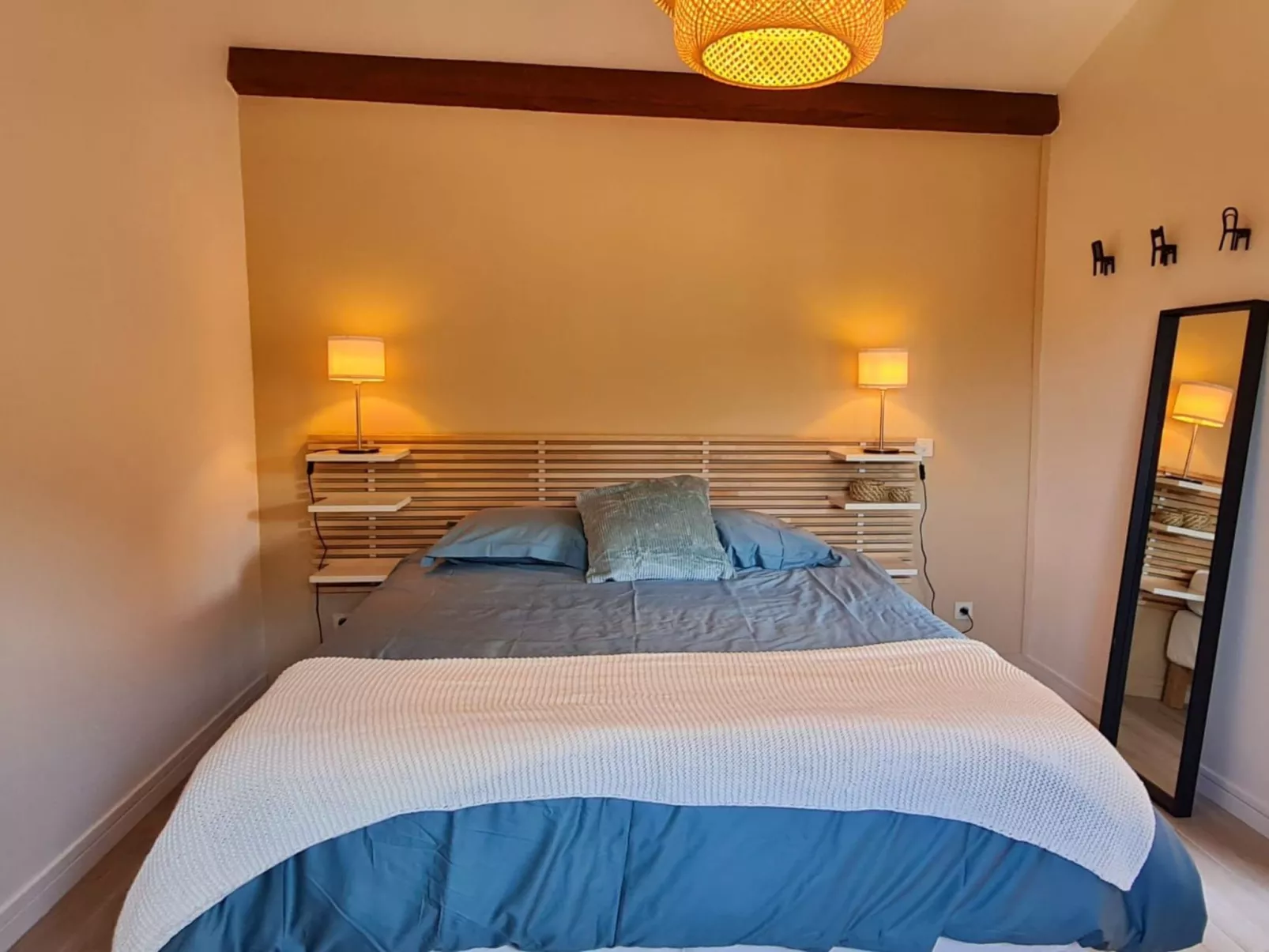 Im Herzen eines Weinguts, Terrasse und Balkon mit Bergblick, Schwimmbad - Drinnen