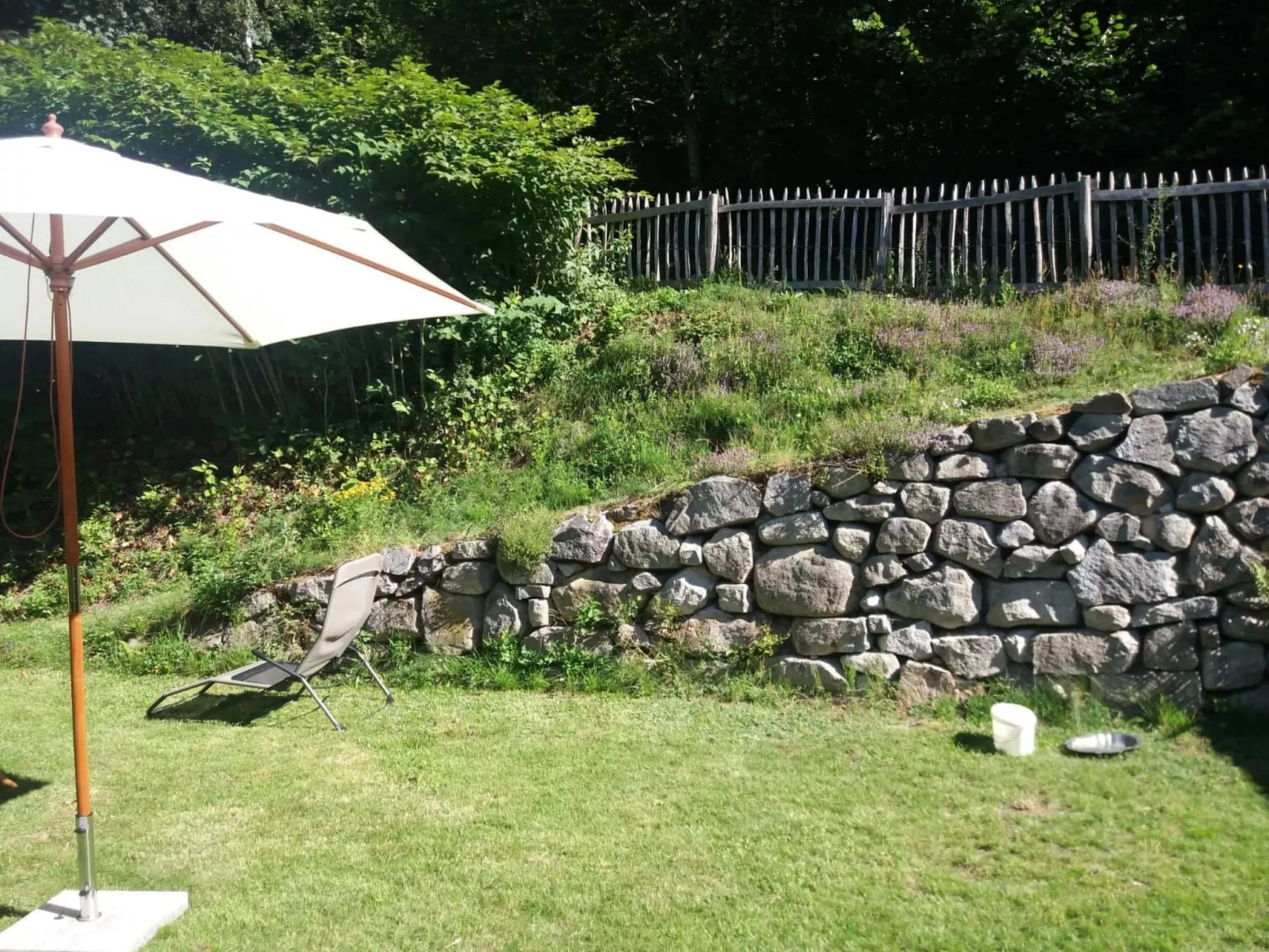 In Ventron mit eingezäuntem Garten-Outside