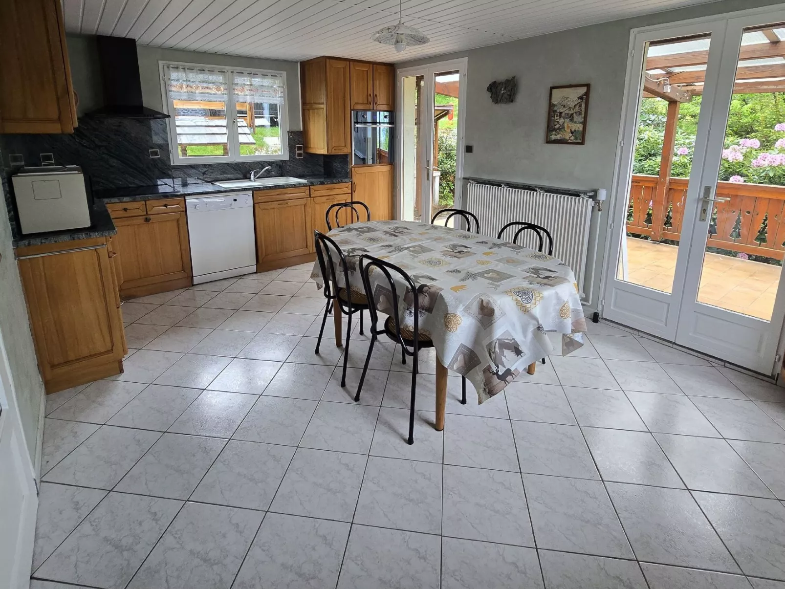 Le Chalet Sous Les Sapins, mit Swimmingpool, Sauna-Inside