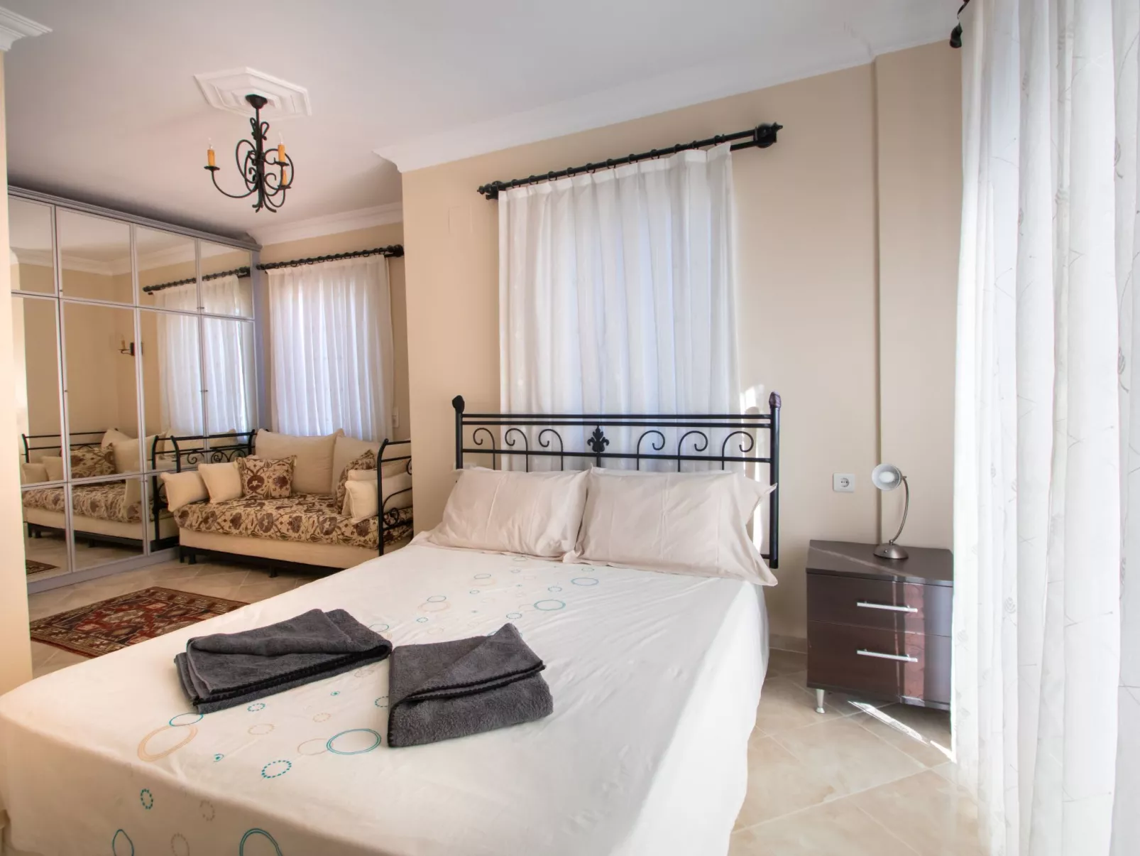 Mit Garten, Grill und Terrasse-Dedans