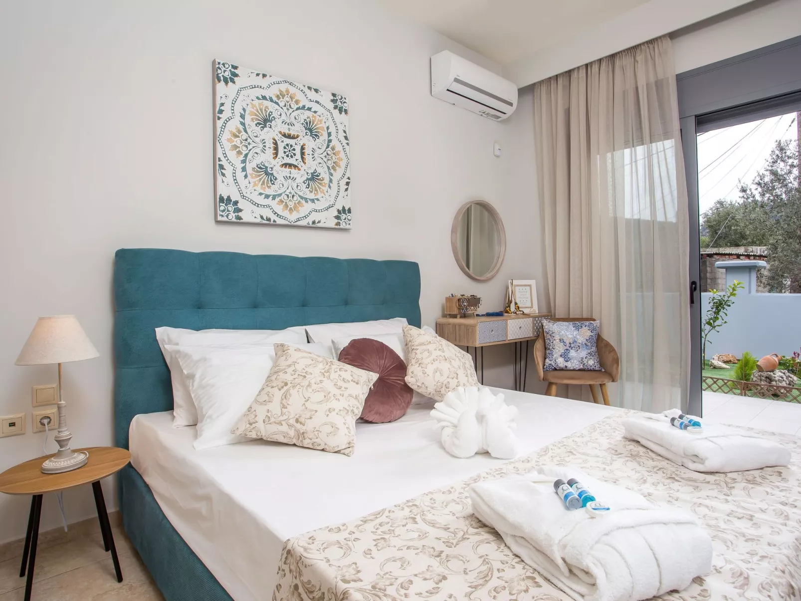 Mit eigenem Garten und Grill-Dedans