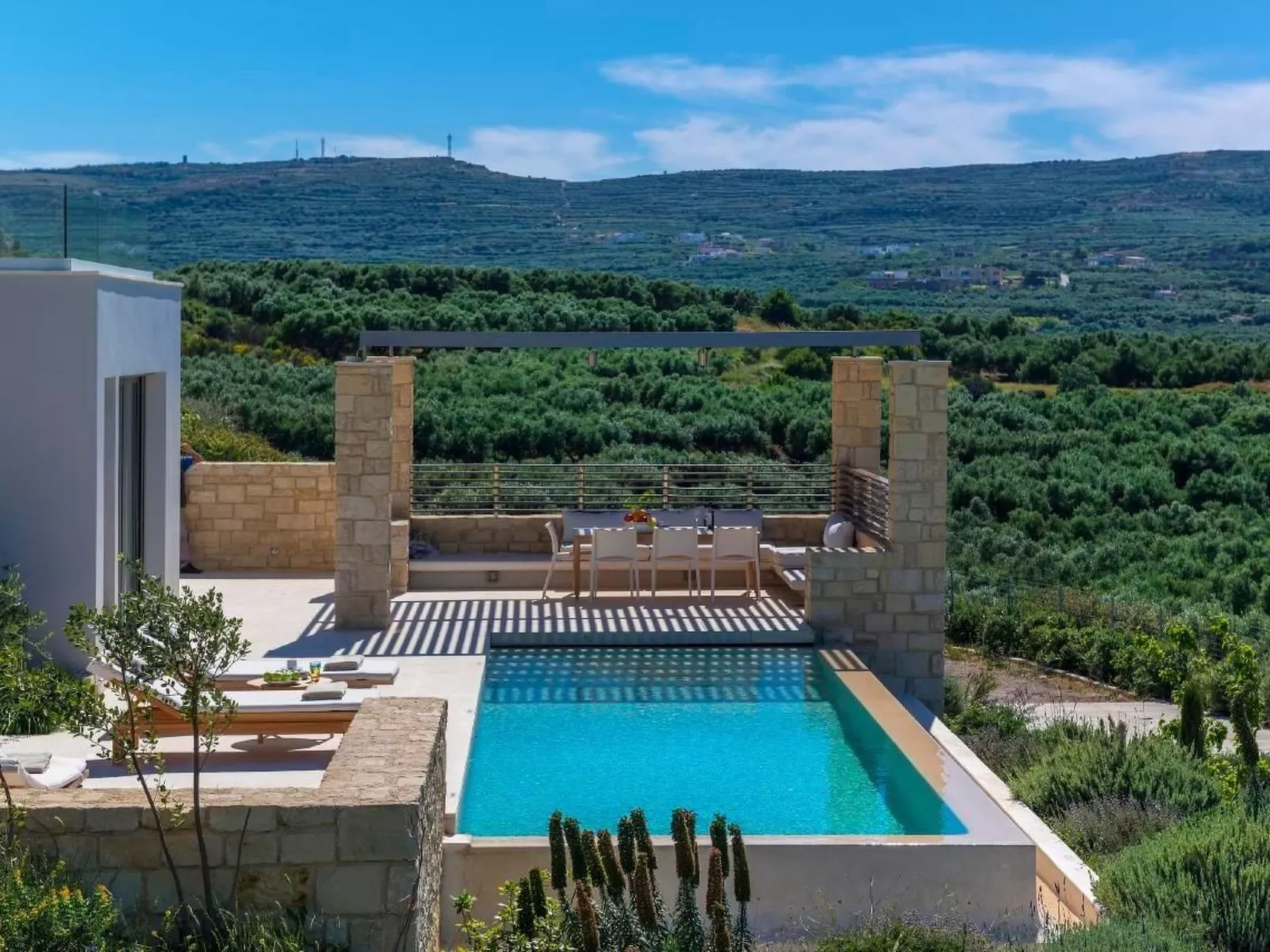 "Villa Charisma" mit eigenem Pool-Outside