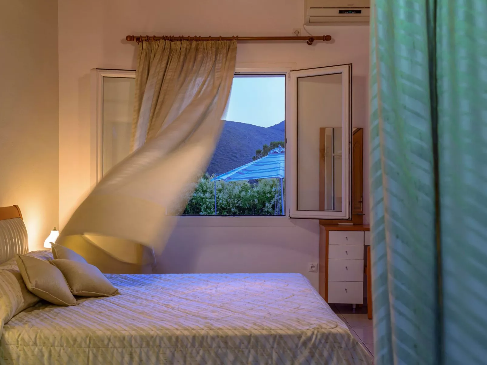 "Yellow Villa"-Inside