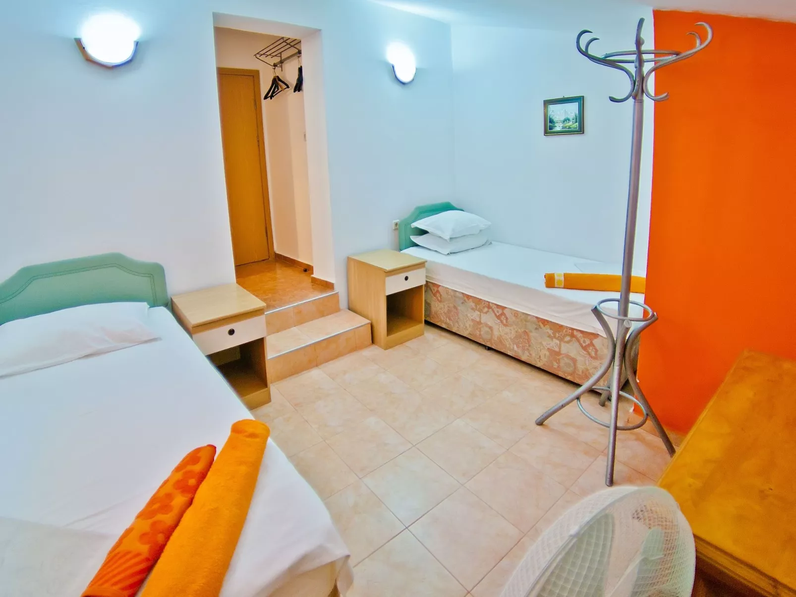 Mit Blick auf das Wasser-Drinnen