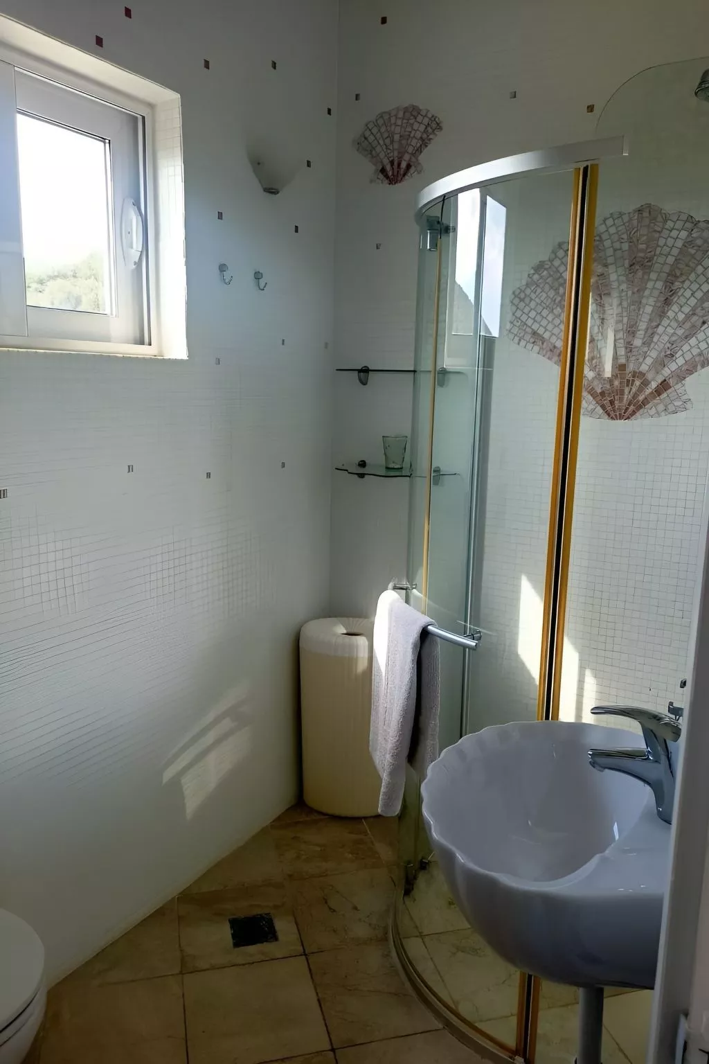 Anwesen "Villa Livadia" mit Infinity-Pool-Dedans