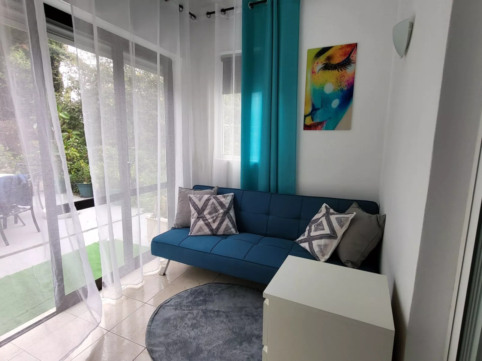 Wohnung mit Blick auf das Wasser-Drinnen