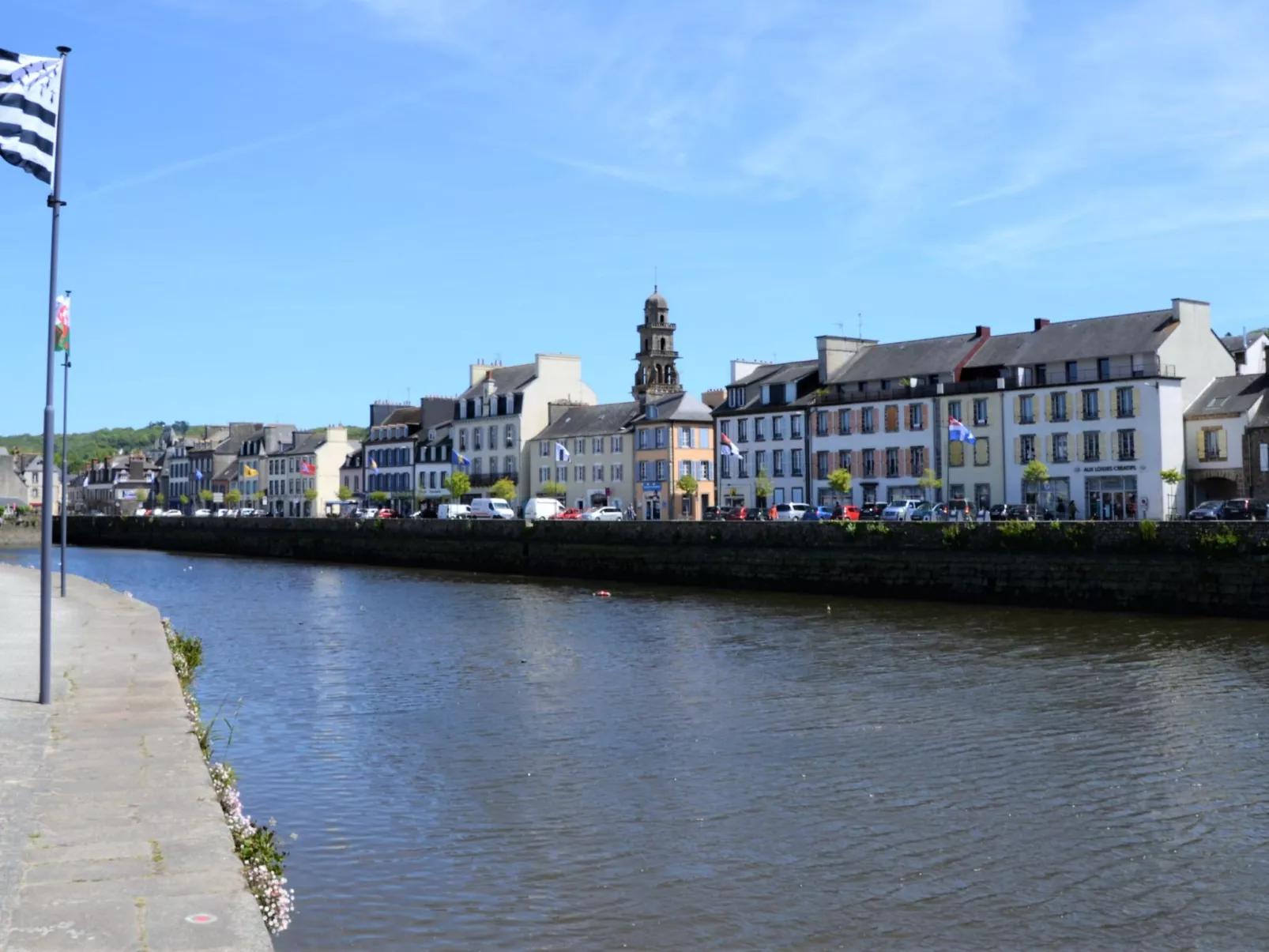 "La Maison du Quai" (Das Haus am Kai)-Outside