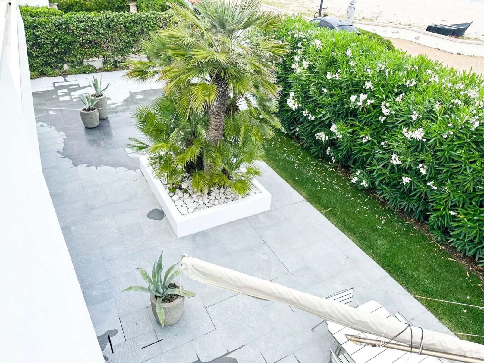 Elegante Villa am Strand, Jacuzzi und Garten-Outside