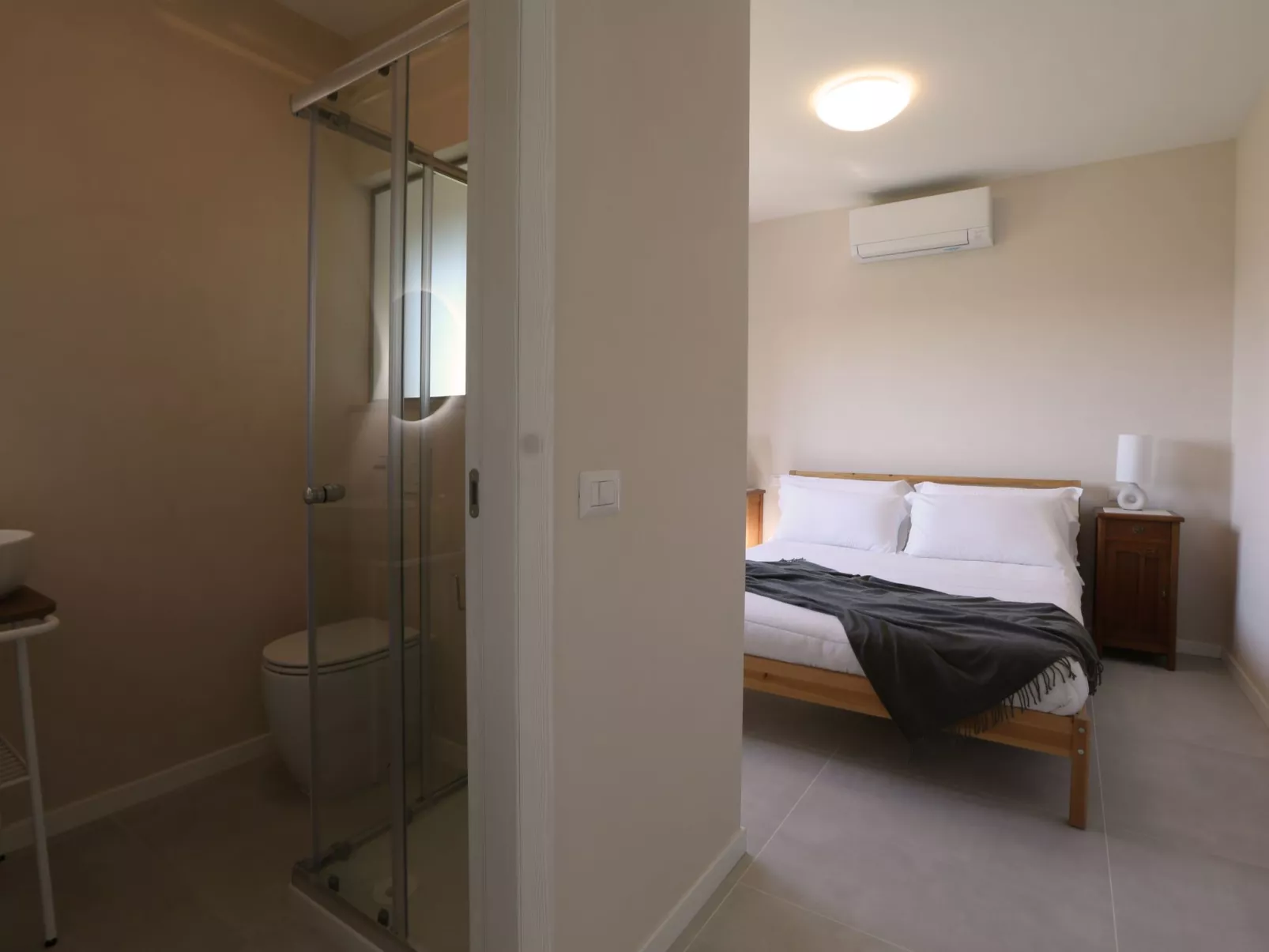 Neue Wohnung mit 2 Zimmern, Veranda und Pool-Drinnen