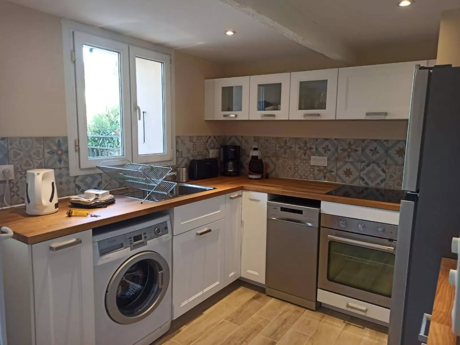 Im Herzen eines provenzalischen Weinguts, Terrasse mit Meerblick, Pool - Drinnen