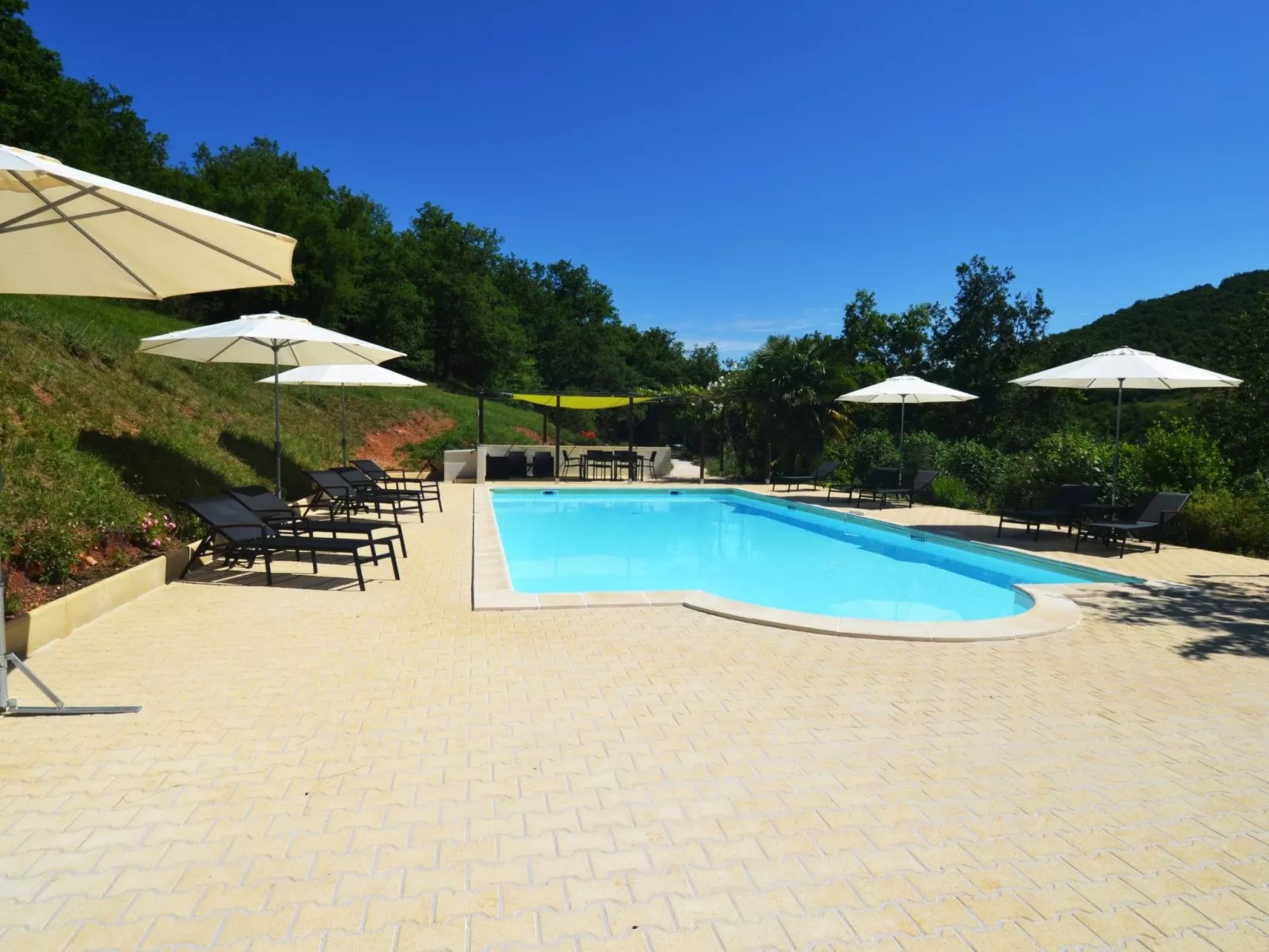 "Tannat" mit Wallbox-Outside