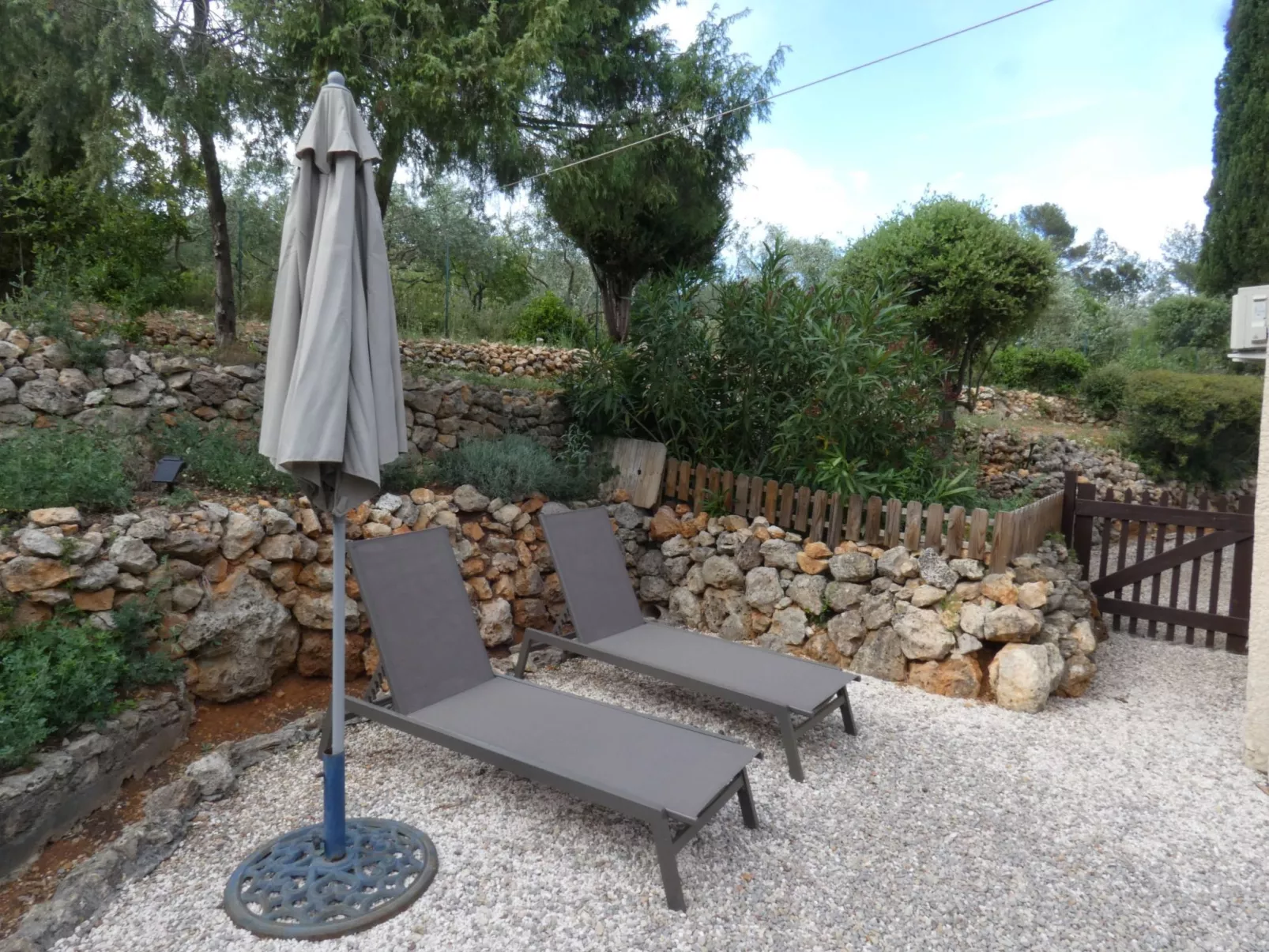 "La Cigale" mit Schwimmbad-Draußen