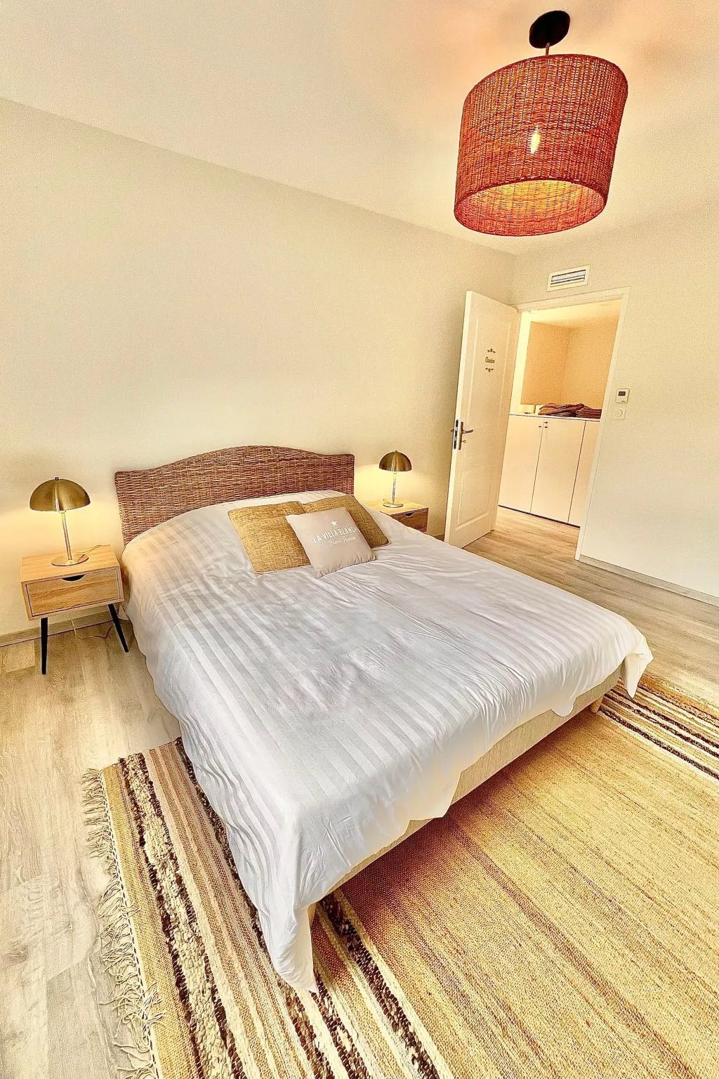 Ferienvilla "La Villa Blanche" (Die weiße Villa)-Image-tags.info