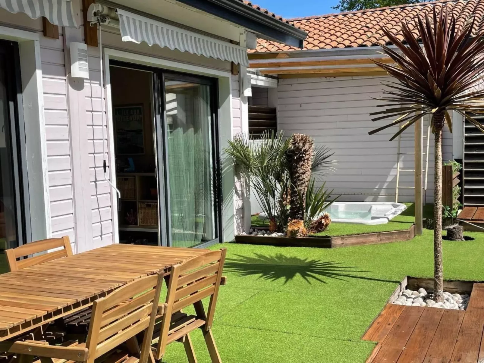 Villa Eden Bleu - Haus in Südlage mit beheiztem Pool und privatem Whirlpool-Outside