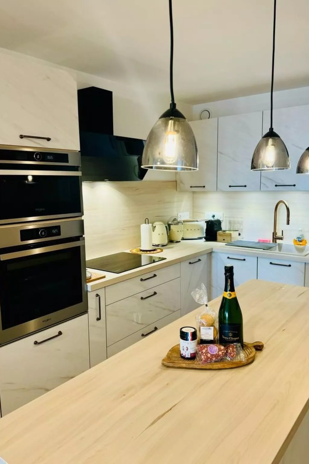 Wunderschöne renovierte Wohnung mit vollem Meerblick-Drinnen