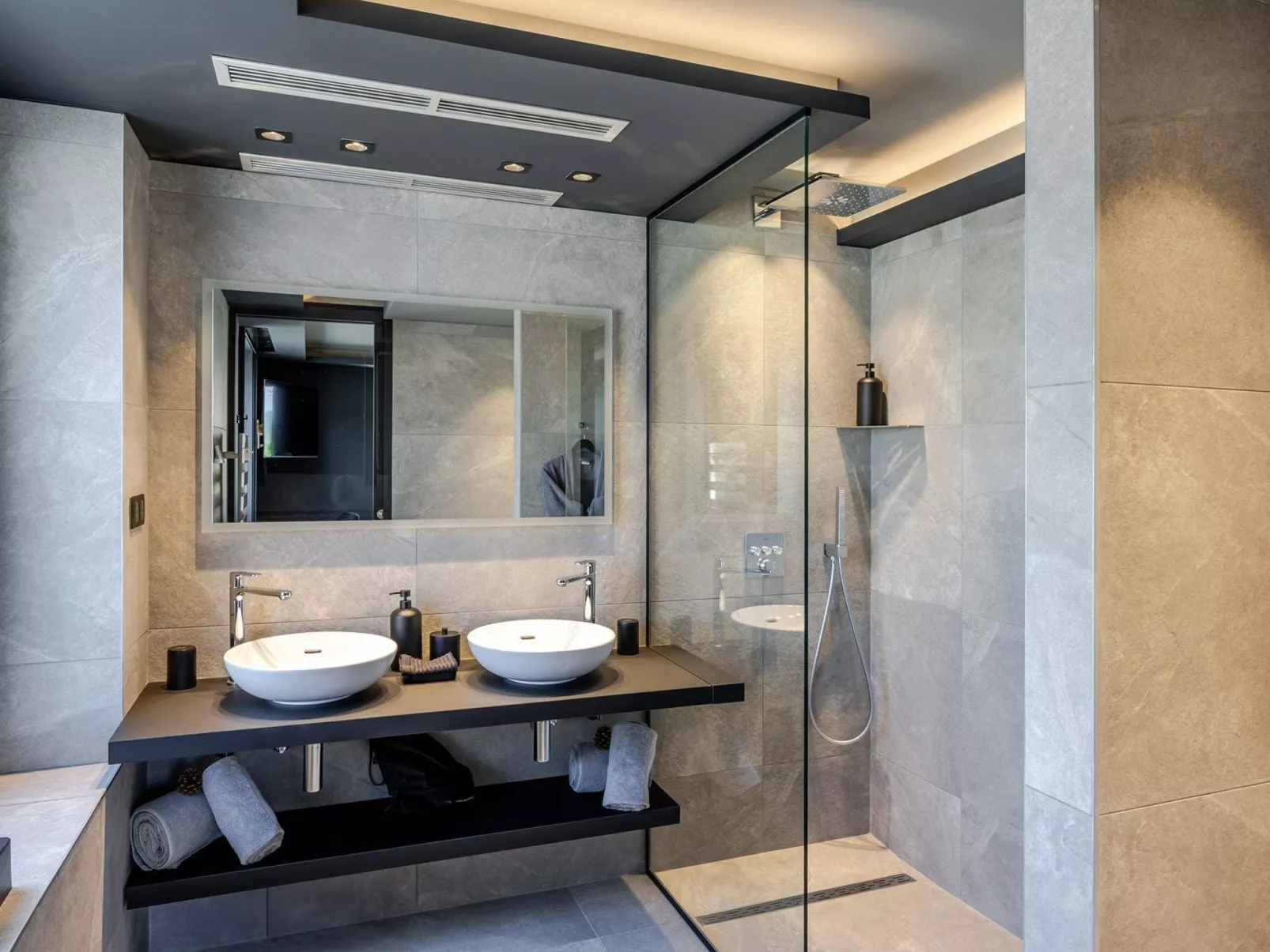 Loge aux Loups, Innenpool, Sauna, nahe am See-Image-tags.info