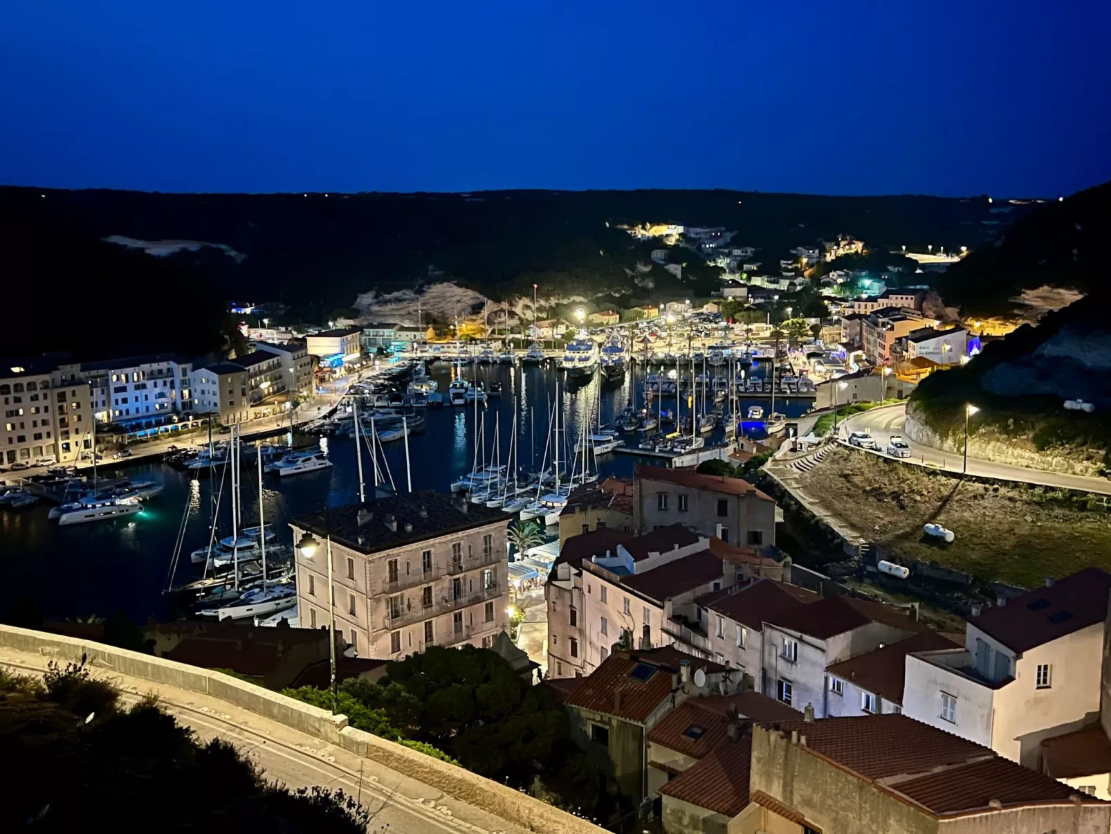 Neue Wohnung 2 Minuten vom Hafen entfernt-Dehors