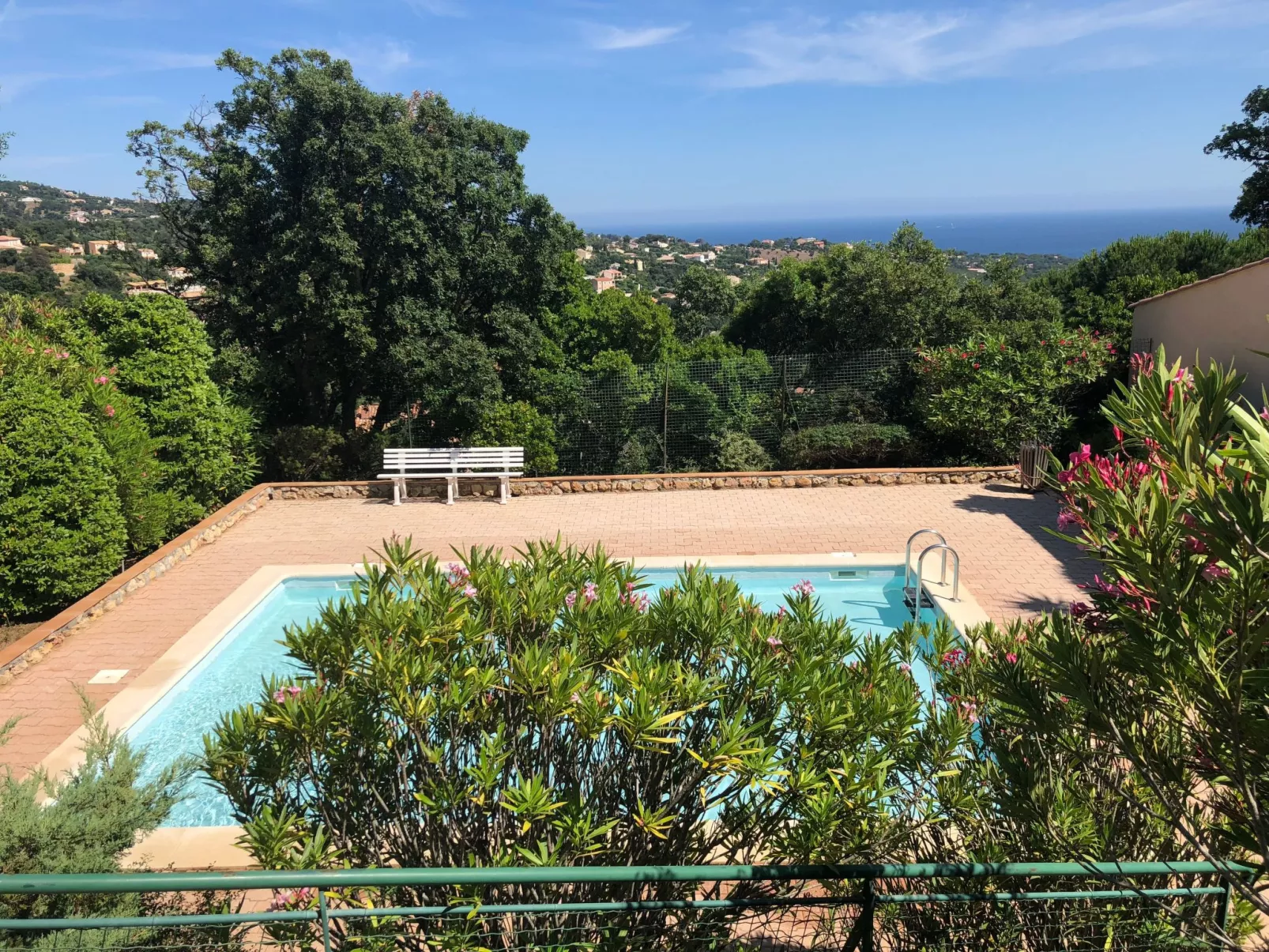 Les Palmiers-Draußen