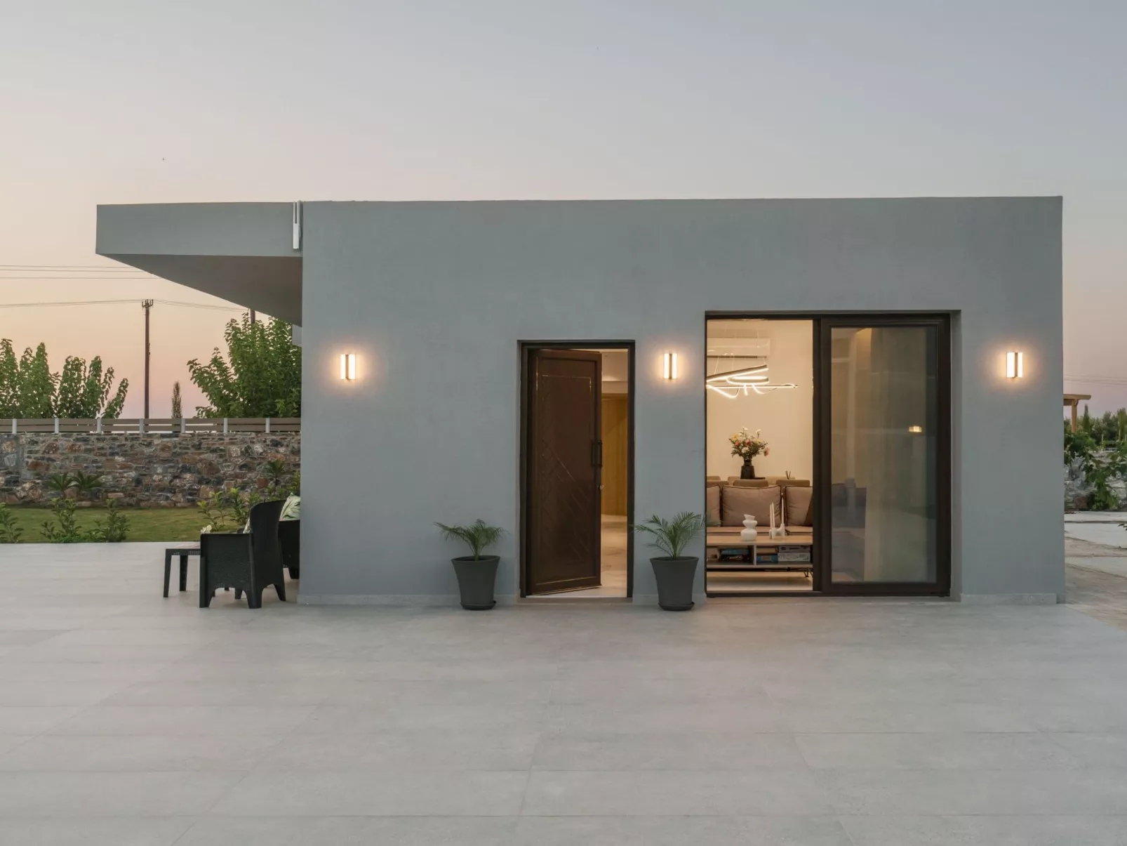 "Luna" mit Privatparkplatz-Draußen