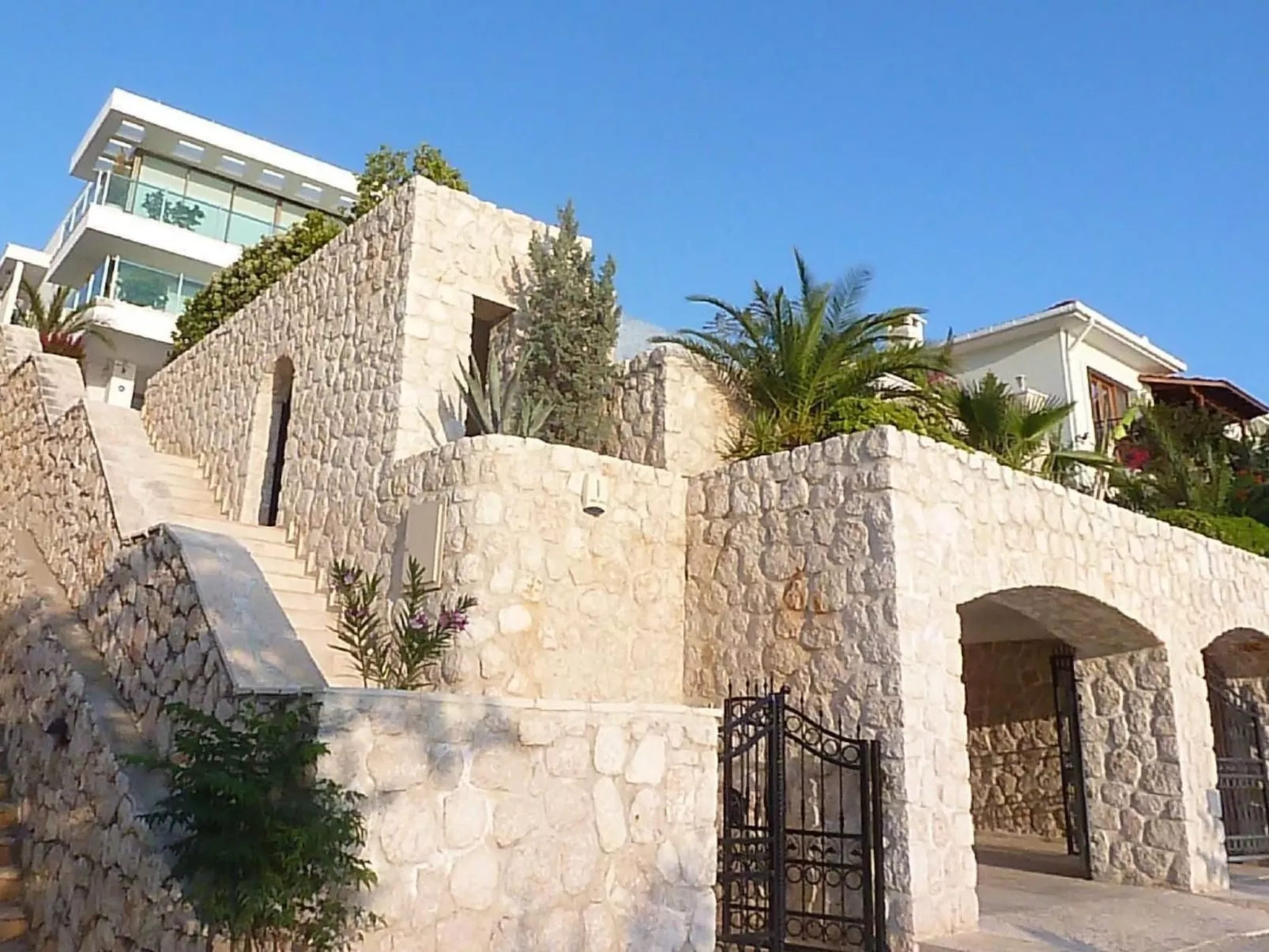 Ferienvilla mit Blick auf das Wasser-Dehors