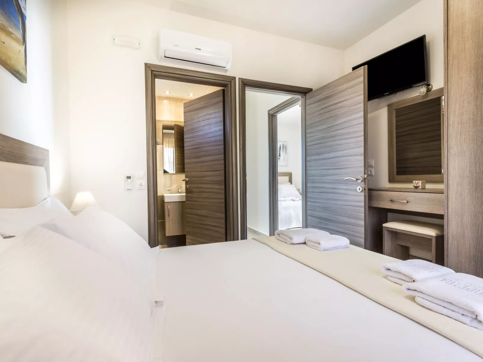 Elegante Villa an der Küste mit privatem Pool-Drinnen