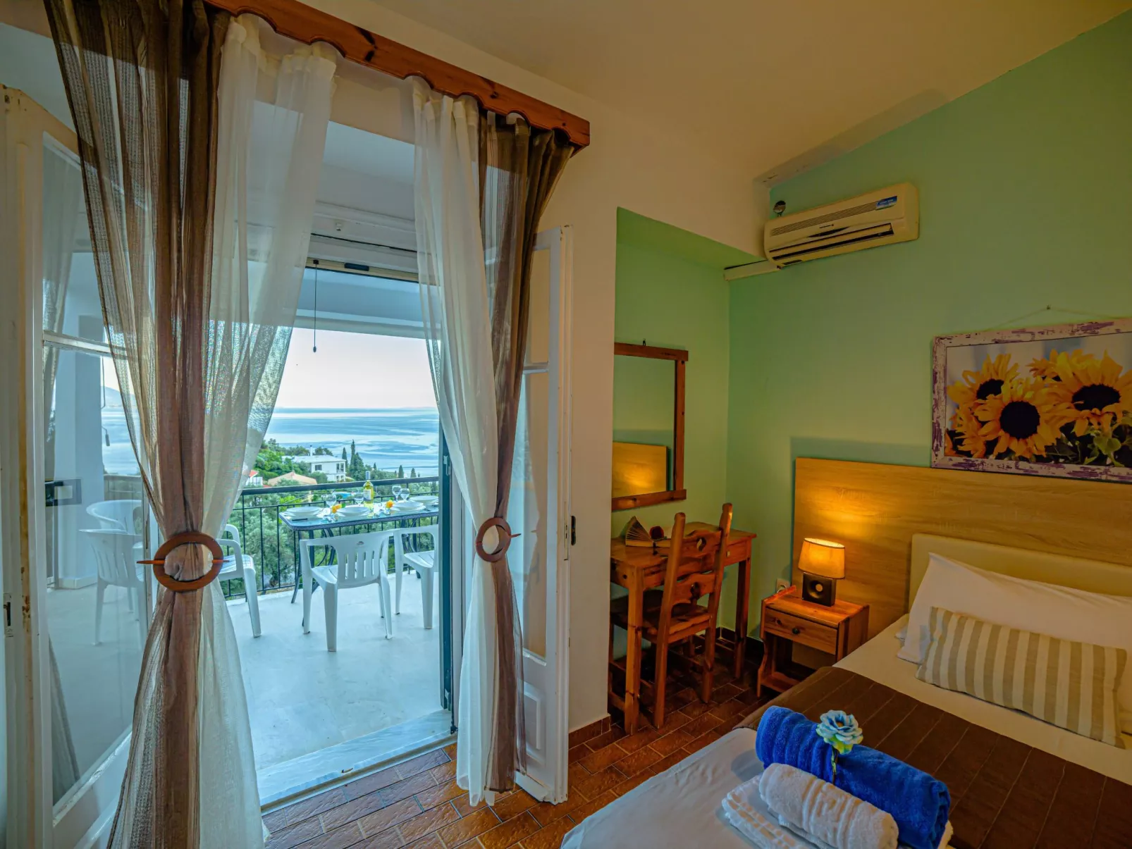 In Nisaki mit Pool-Drinnen