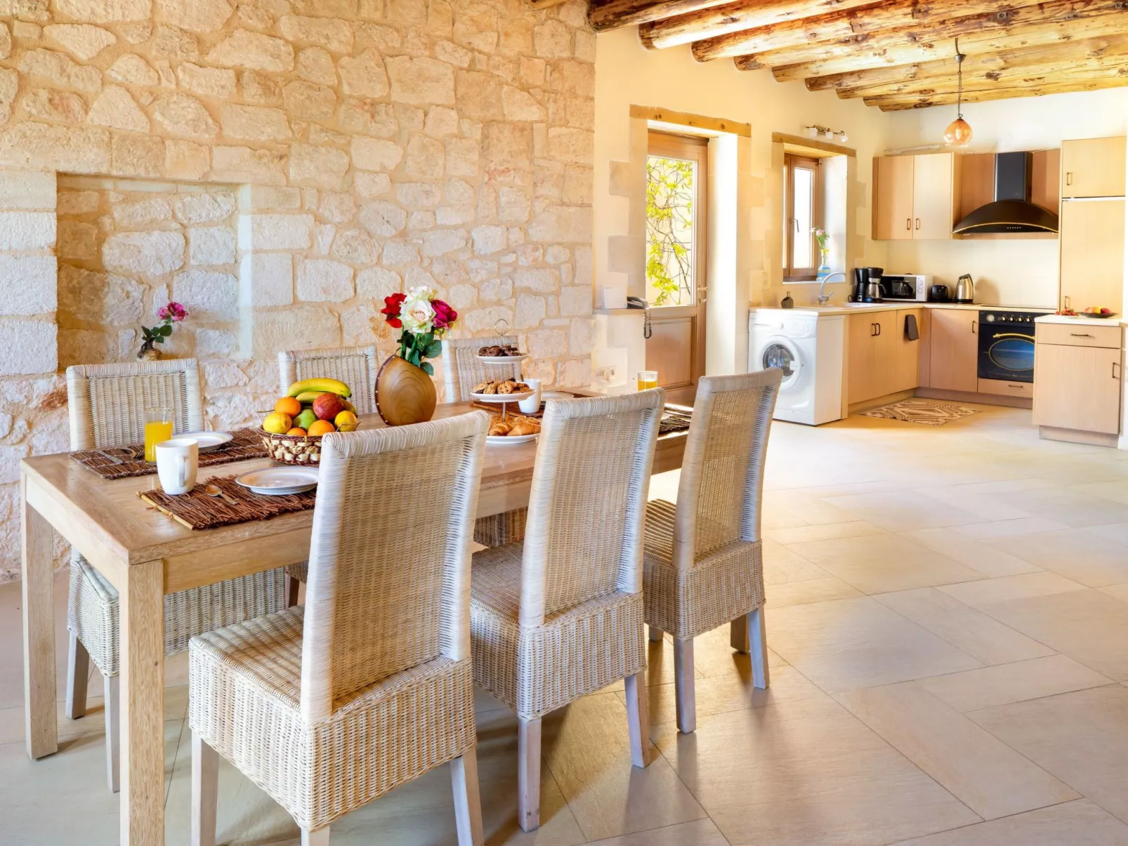 "Villa Erontas" mit Blick auf das Wasser-Image-tags.info