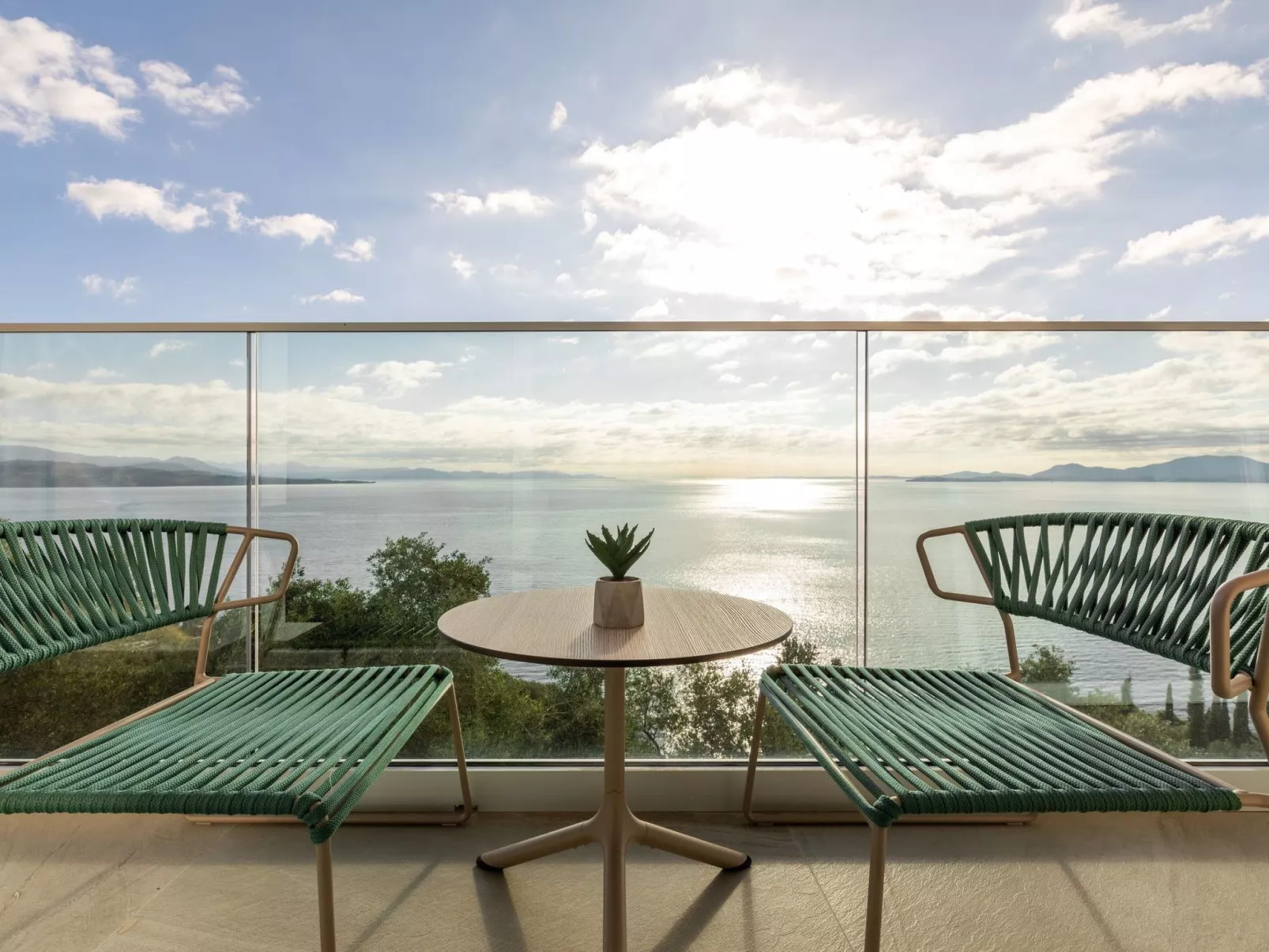 Luxuriöses Apartment mit zwei Schlafzimmern und Meerblick-Outside