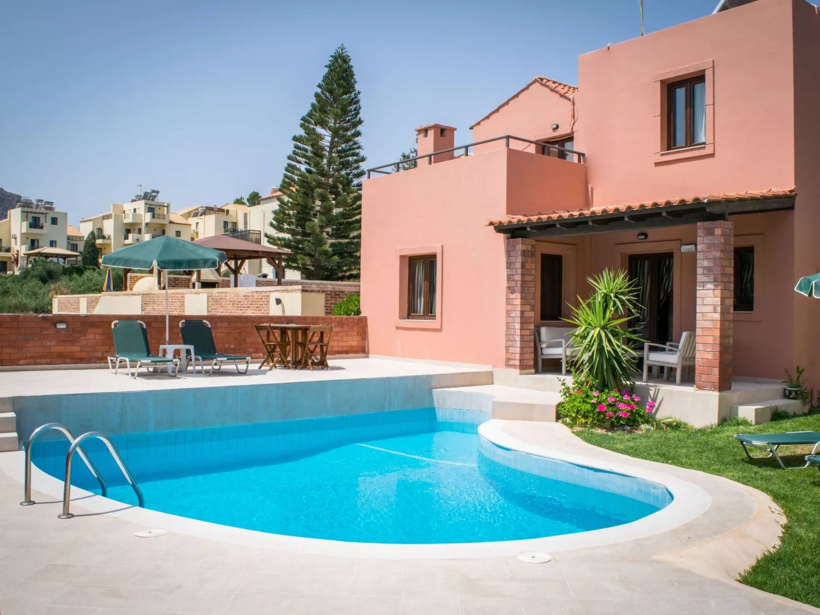 Niriides Villas_ Irida_ 2-Schlafzimmer privater Pool-Dehors