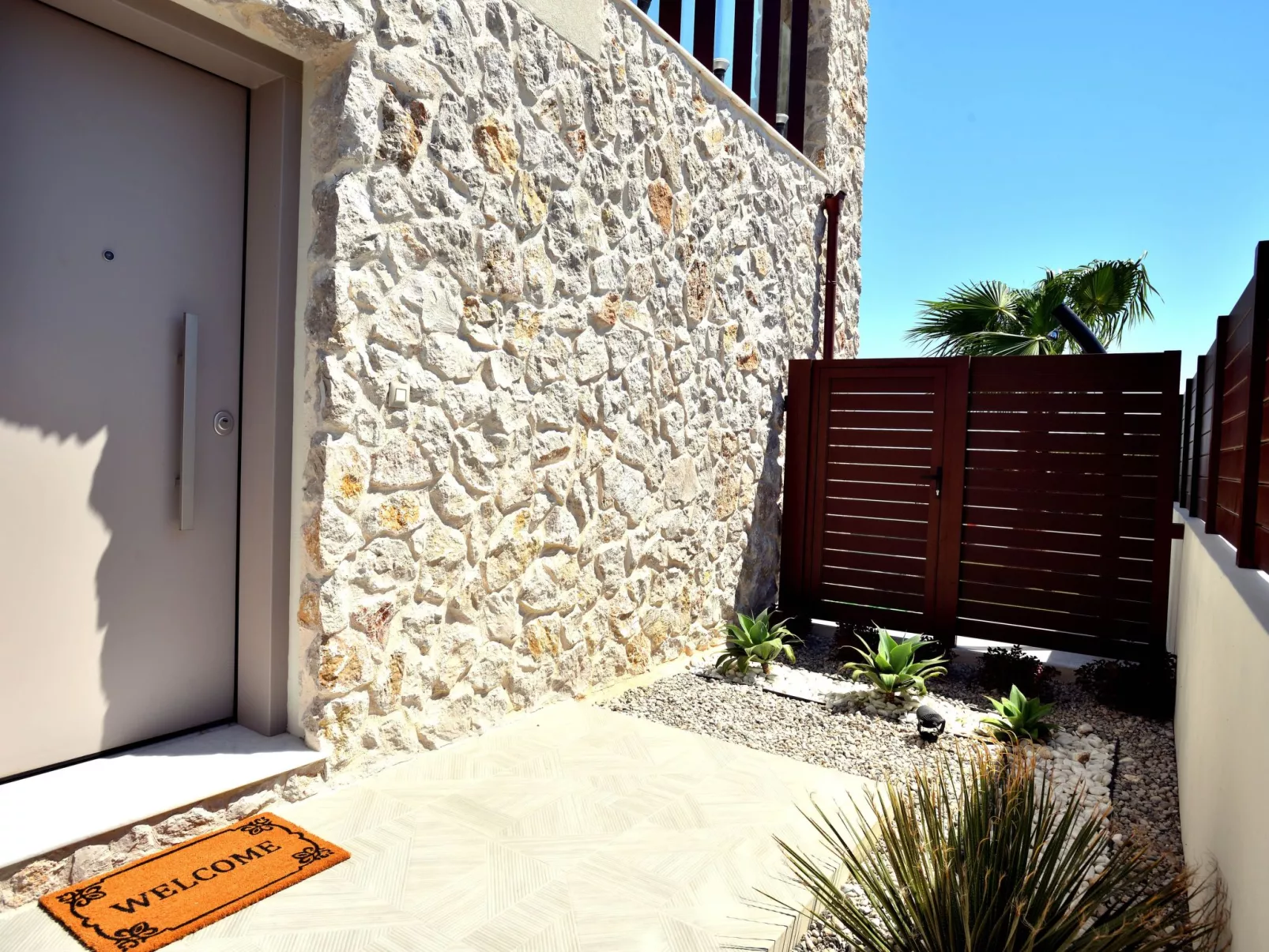 "Villa 101 X Rhodos"-Draußen