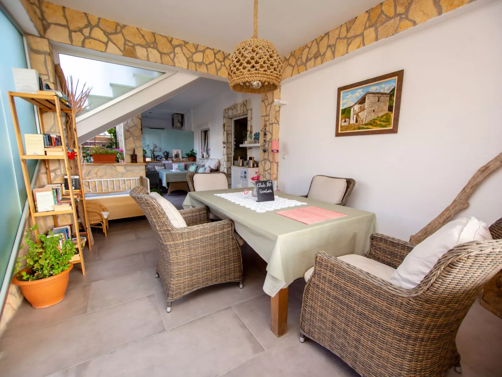 Mit Terrasse-Drinnen