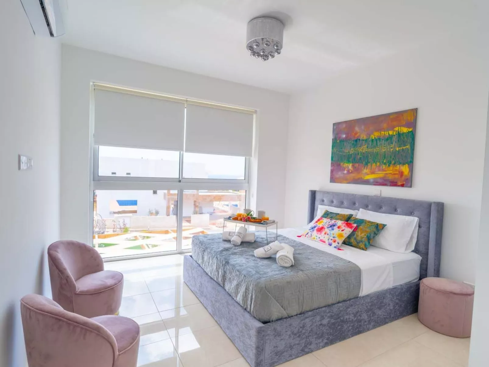 Luxuriöse Villa mit 4 Schlafzimmern, privatem Pool und Whirlpool-Inside