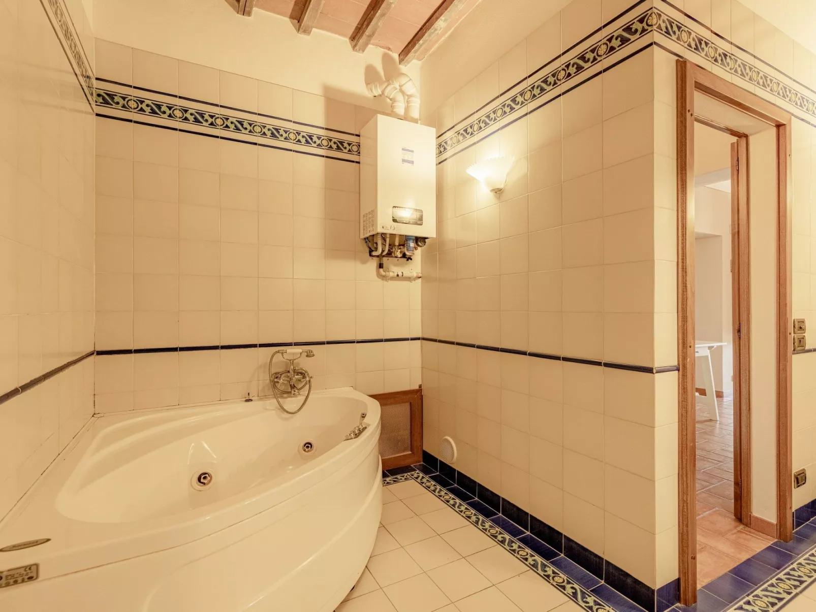 Sanguineto' Wohnung mit Schwimmbad-Drinnen