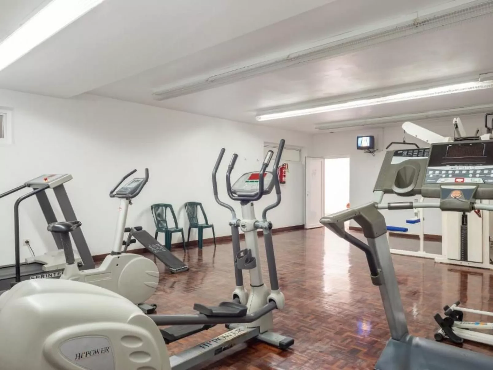 Meerblick First Line mit 2 Pools 5-Drinnen