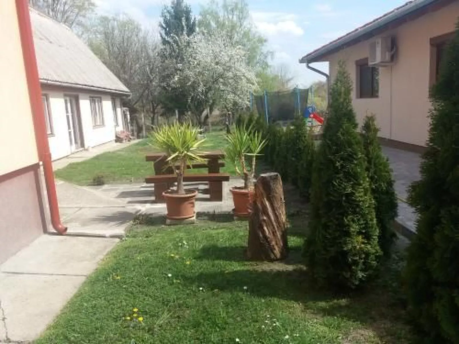 Mit Terrasse, Garten und Grill-Image-tags.info