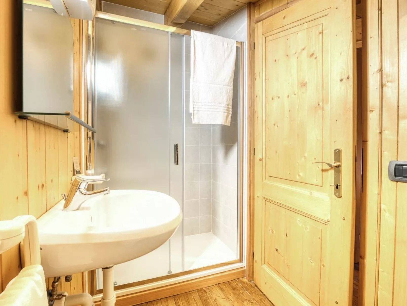 Wohnung im Dorfzentrum Ronco 3-Drinnen