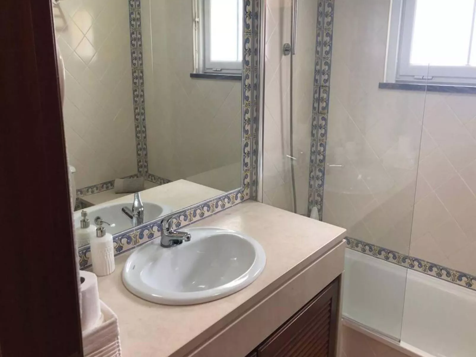 Atmen Sie die Meeresbrise in Praia Del Rey ein-Image-tags.info