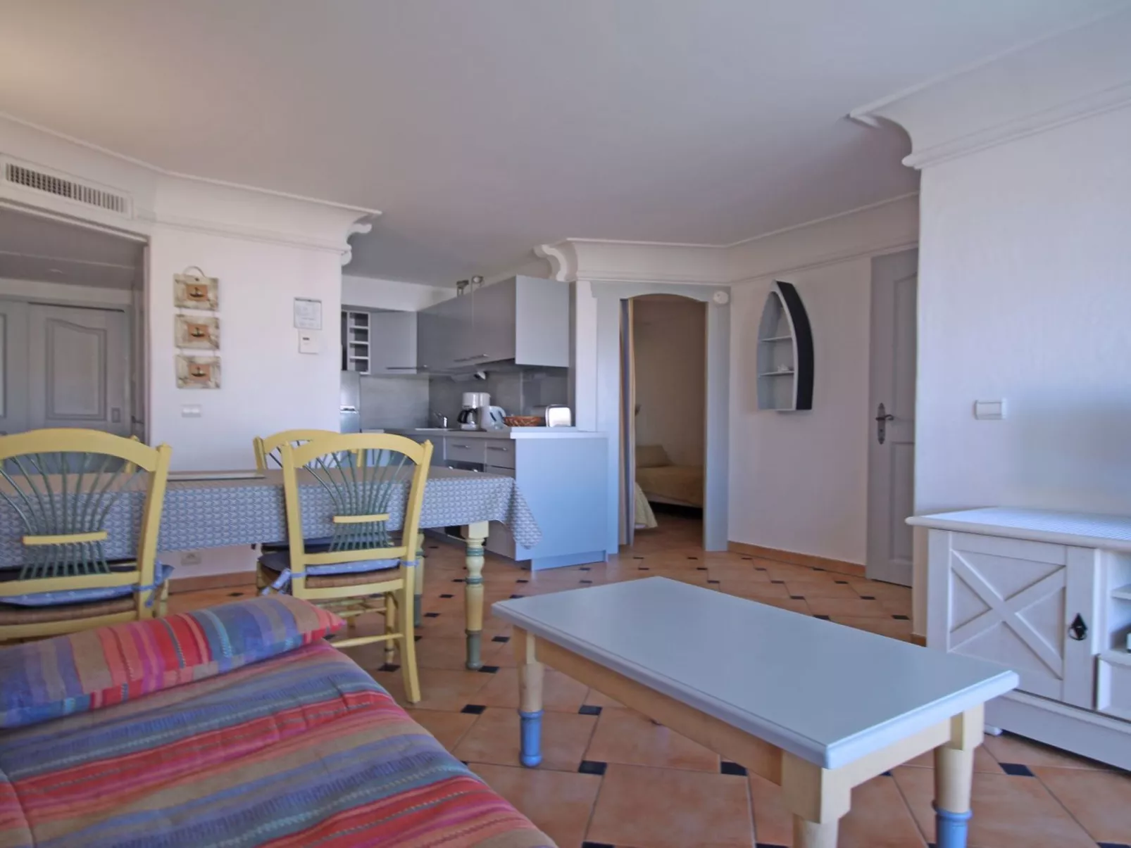 Wohnung mit Klimaanlage und Wifi-Drinnen