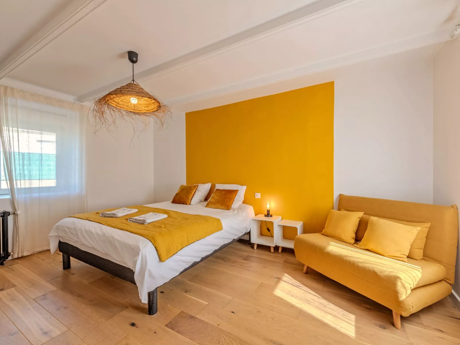 Landgut "Villa Léànie" mit Innenpool-Drinnen