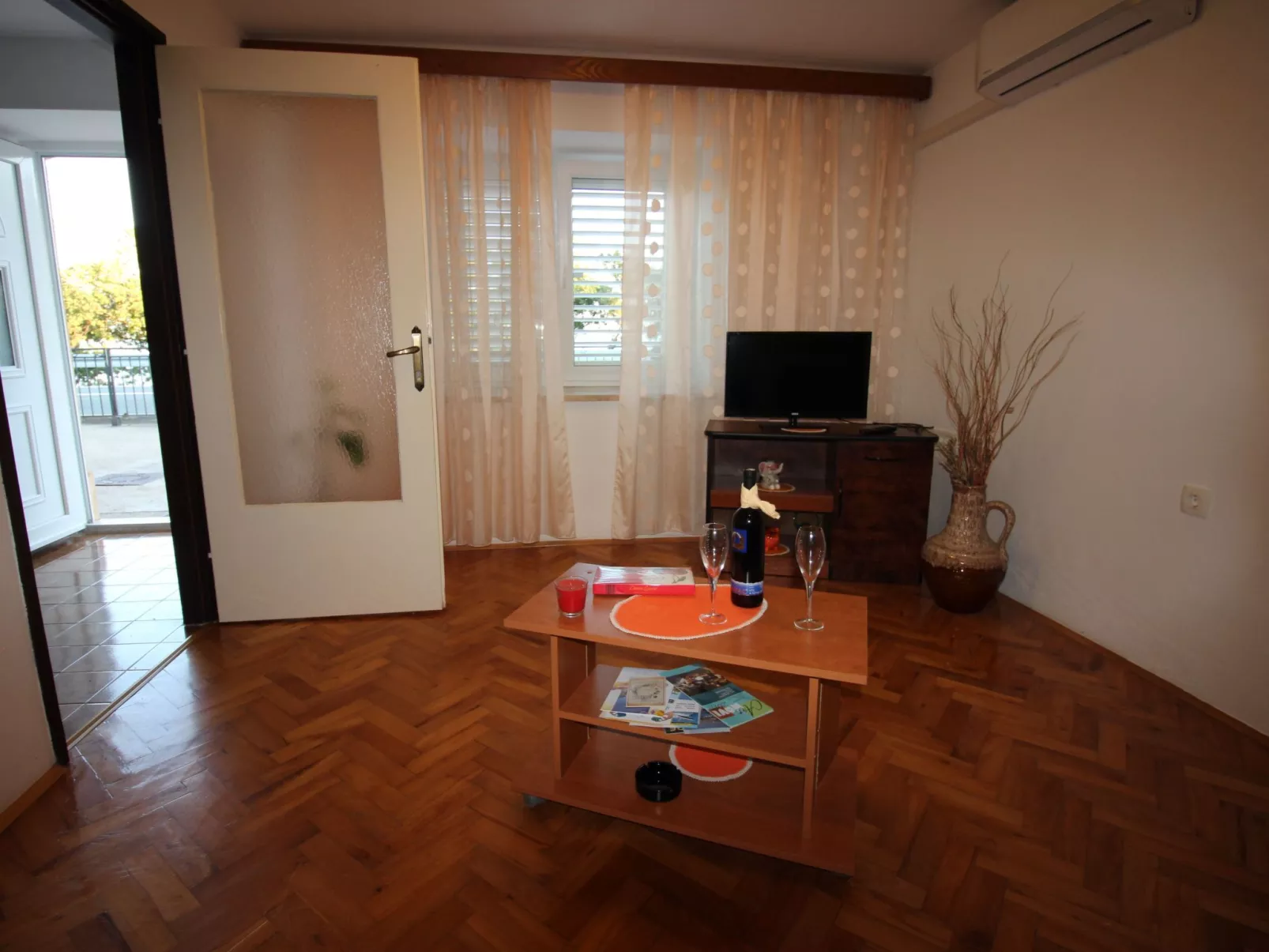 Am schönen Kieselstrand.-Dedans