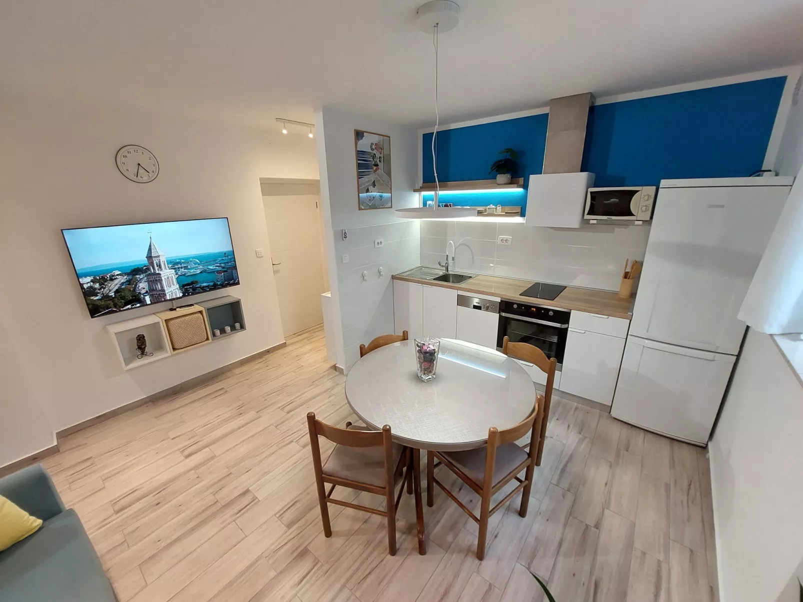 Sonniger Rückzugsort mit Privatparkplatz-Dedans