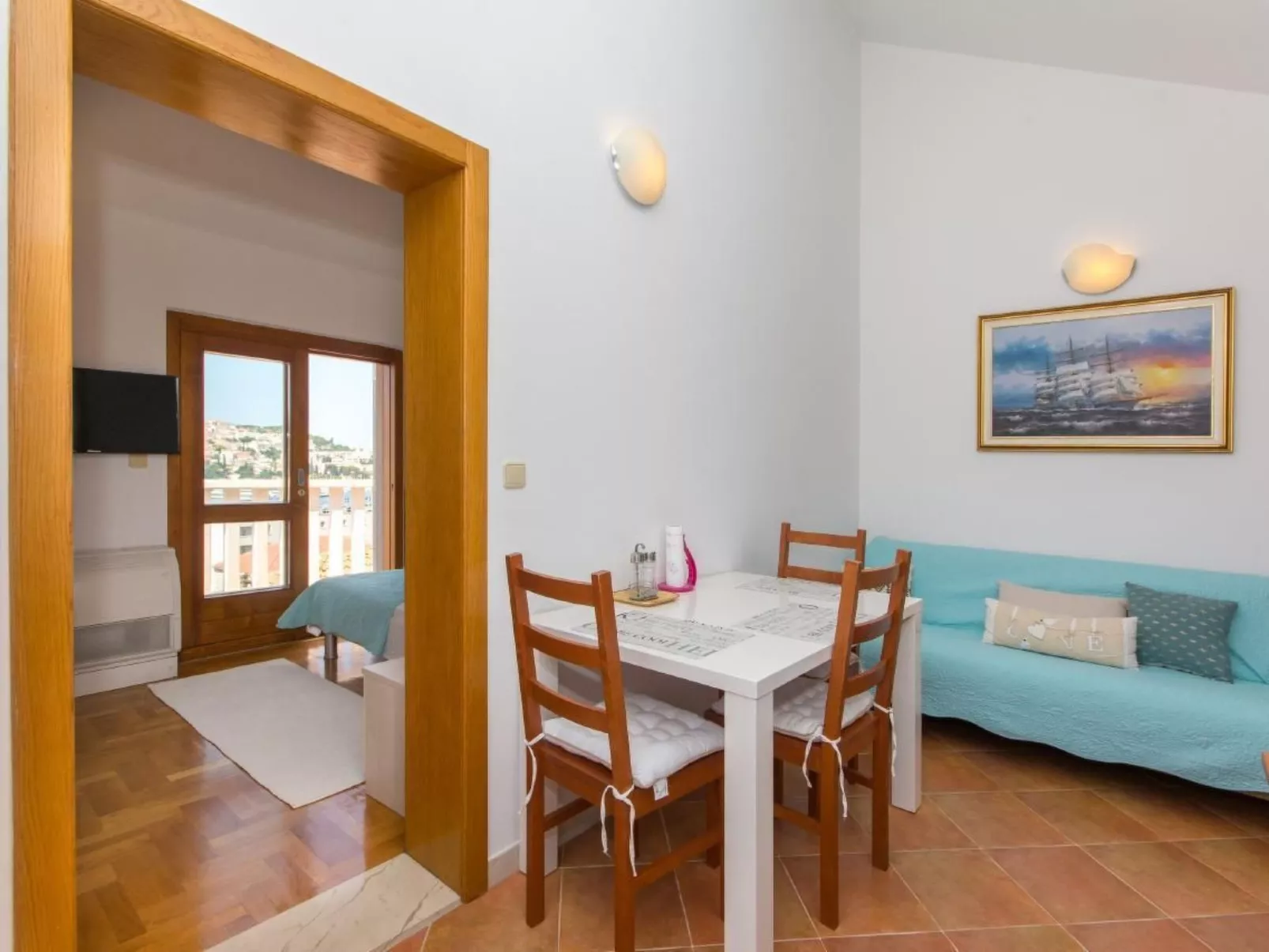 Modernes Apartment mit Meerblick-Drinnen