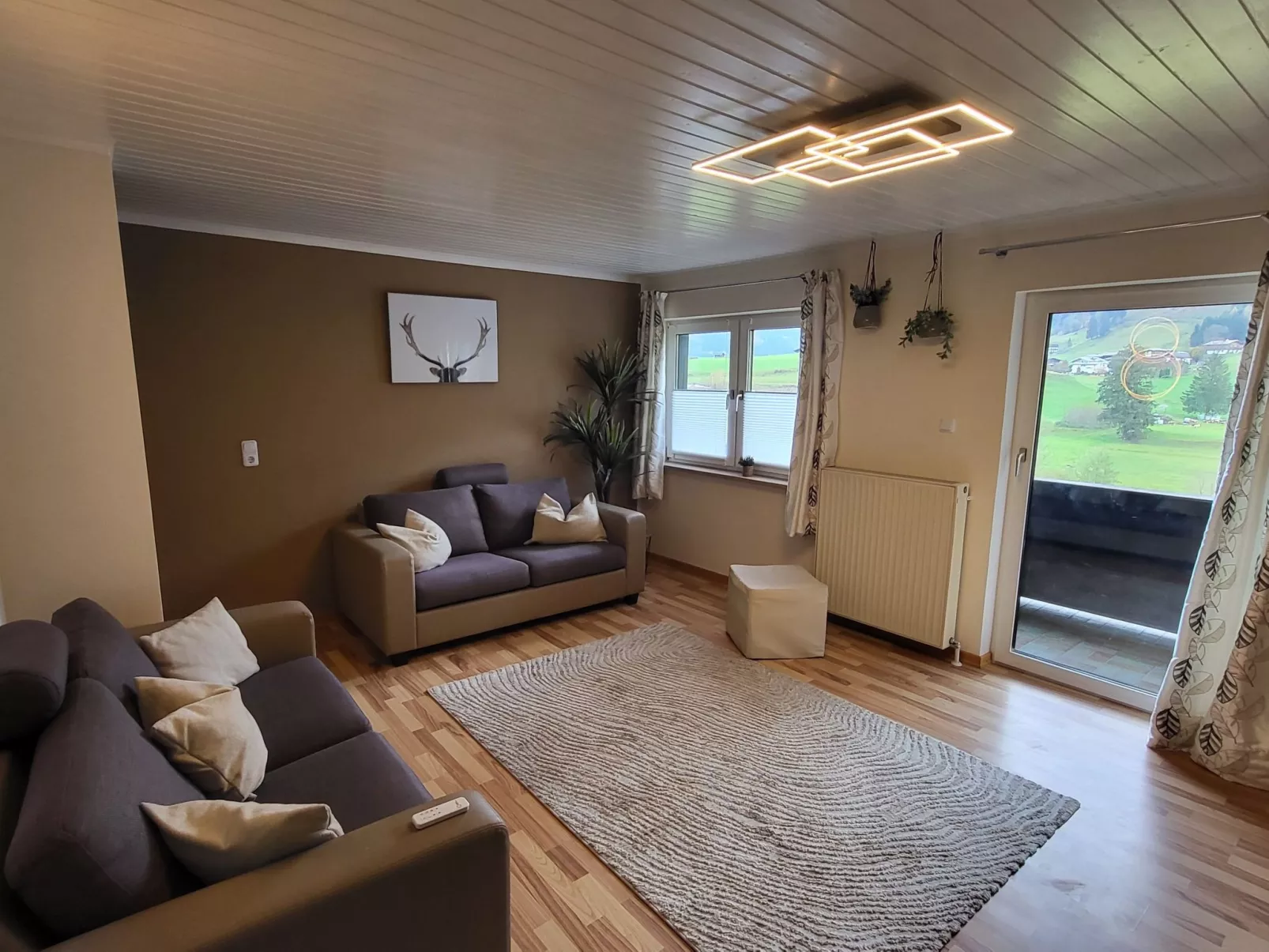 Geräumige Wohnung mit zwei Schlafzimmern und Balkon-Dedans