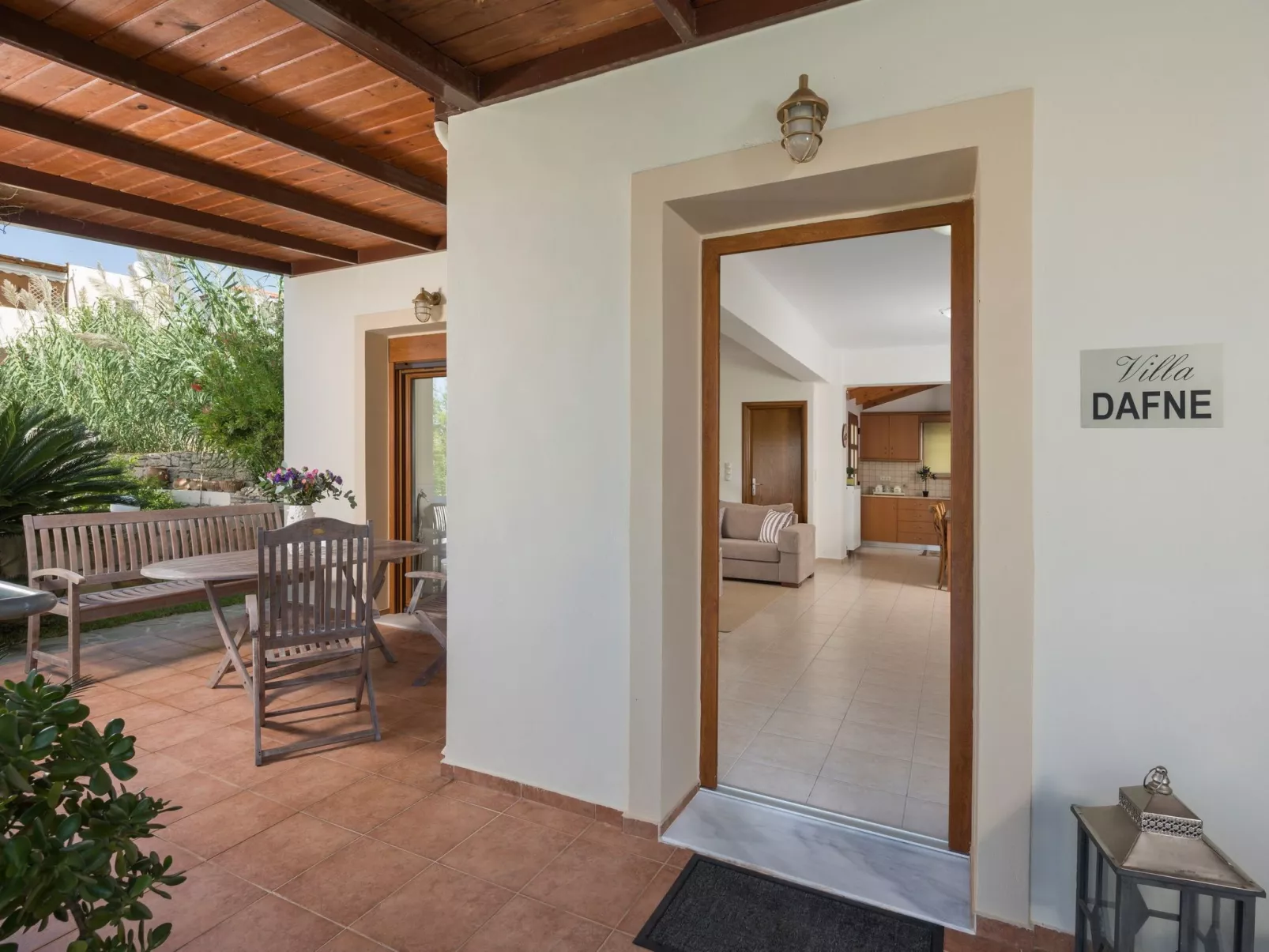 Wunderschöne Villa mit Seeblick und Pool in der Nähe von Restaurants-Dedans