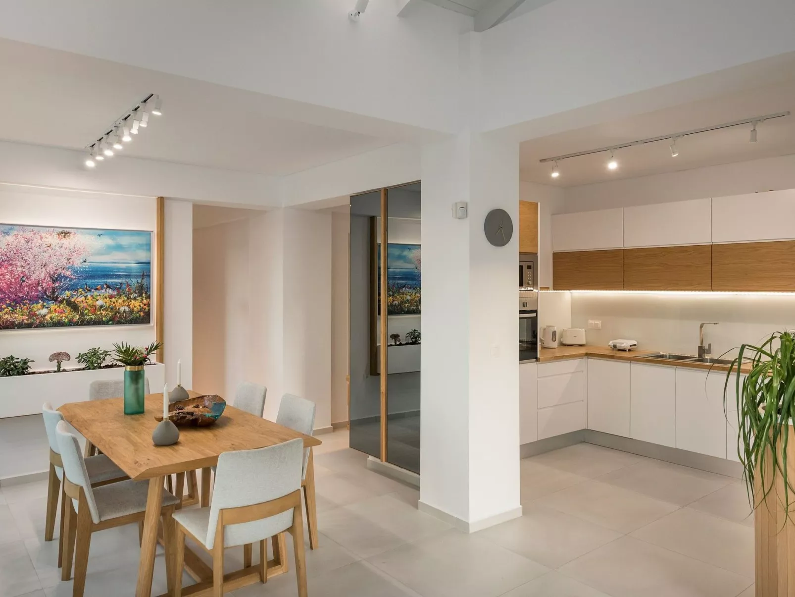 Villa White Harmony 6km vom Strand entfernt mit Pool-Dedans