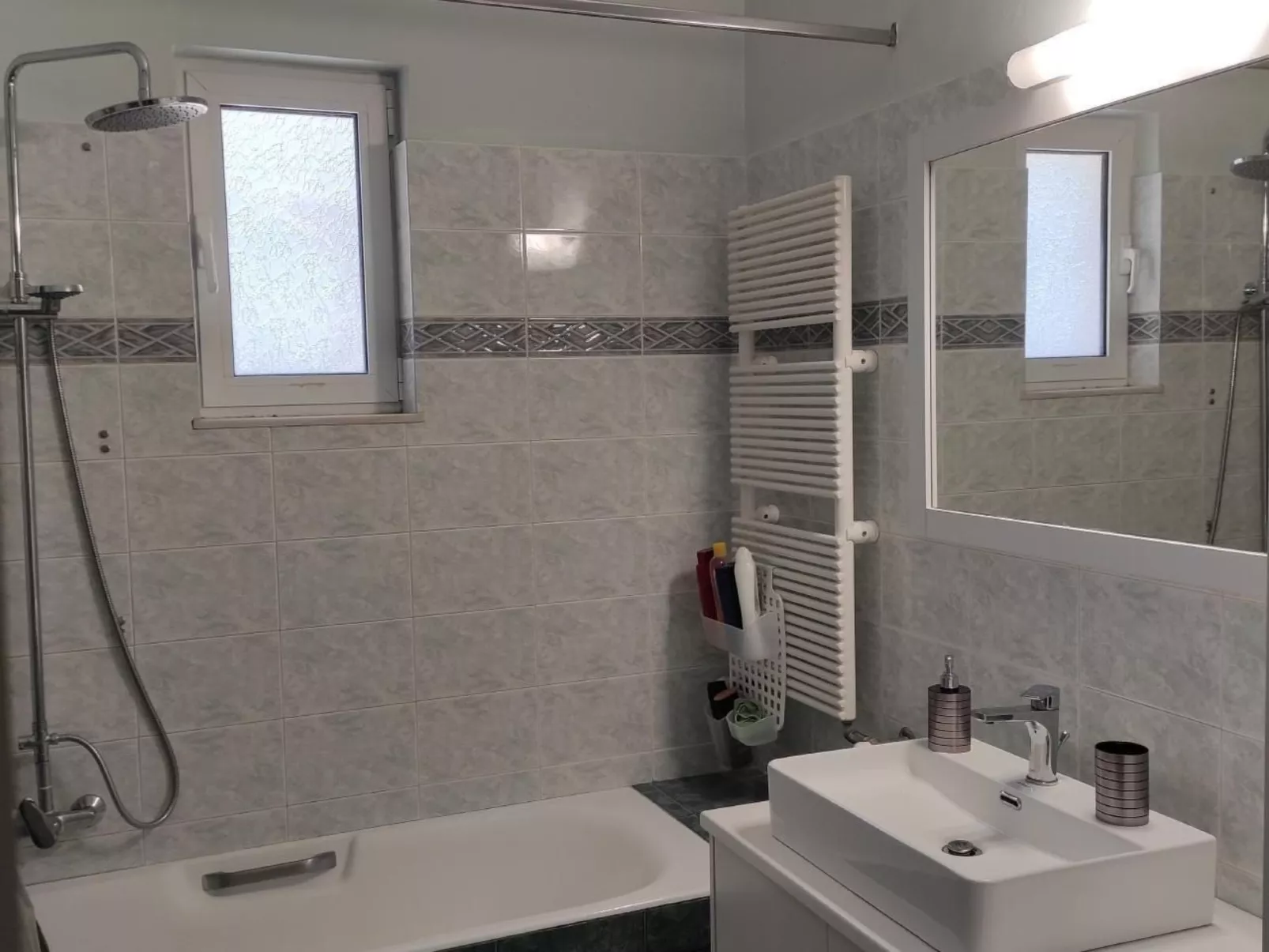 Sea Breeze Villa, atemberaubender Garten mit Meerblick-Drinnen