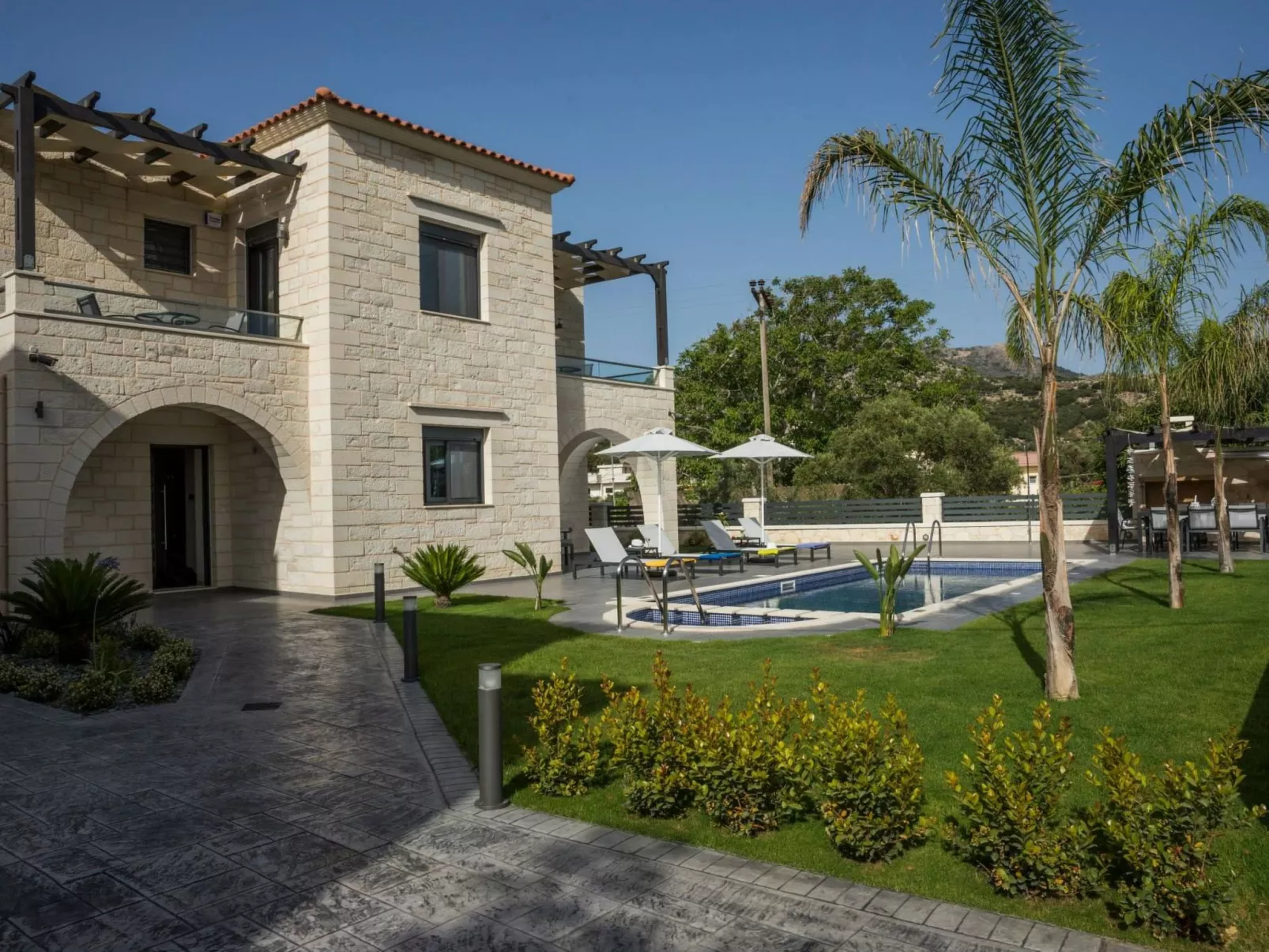 Villa am Strand mit Pool, Sauna und Barbecue-Outside