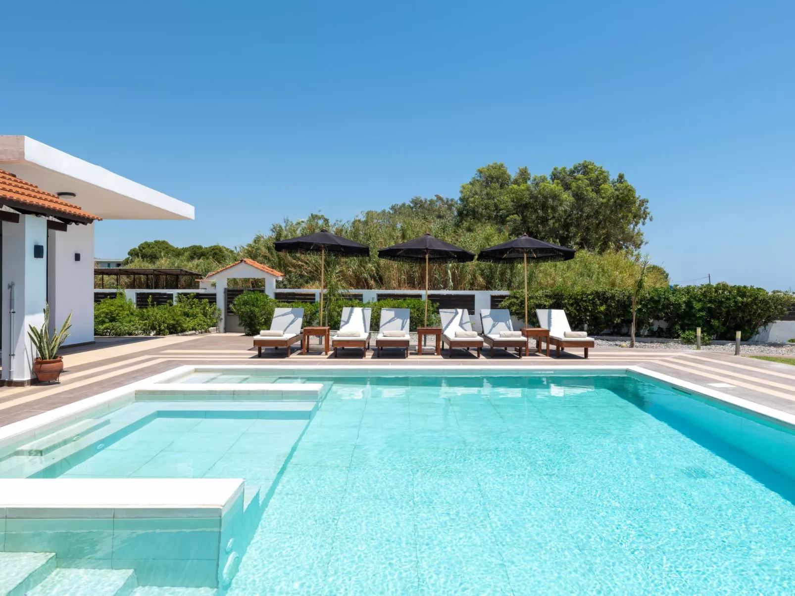 Elysianische Villa in der Nähe des Dorfes Afantou-Dehors